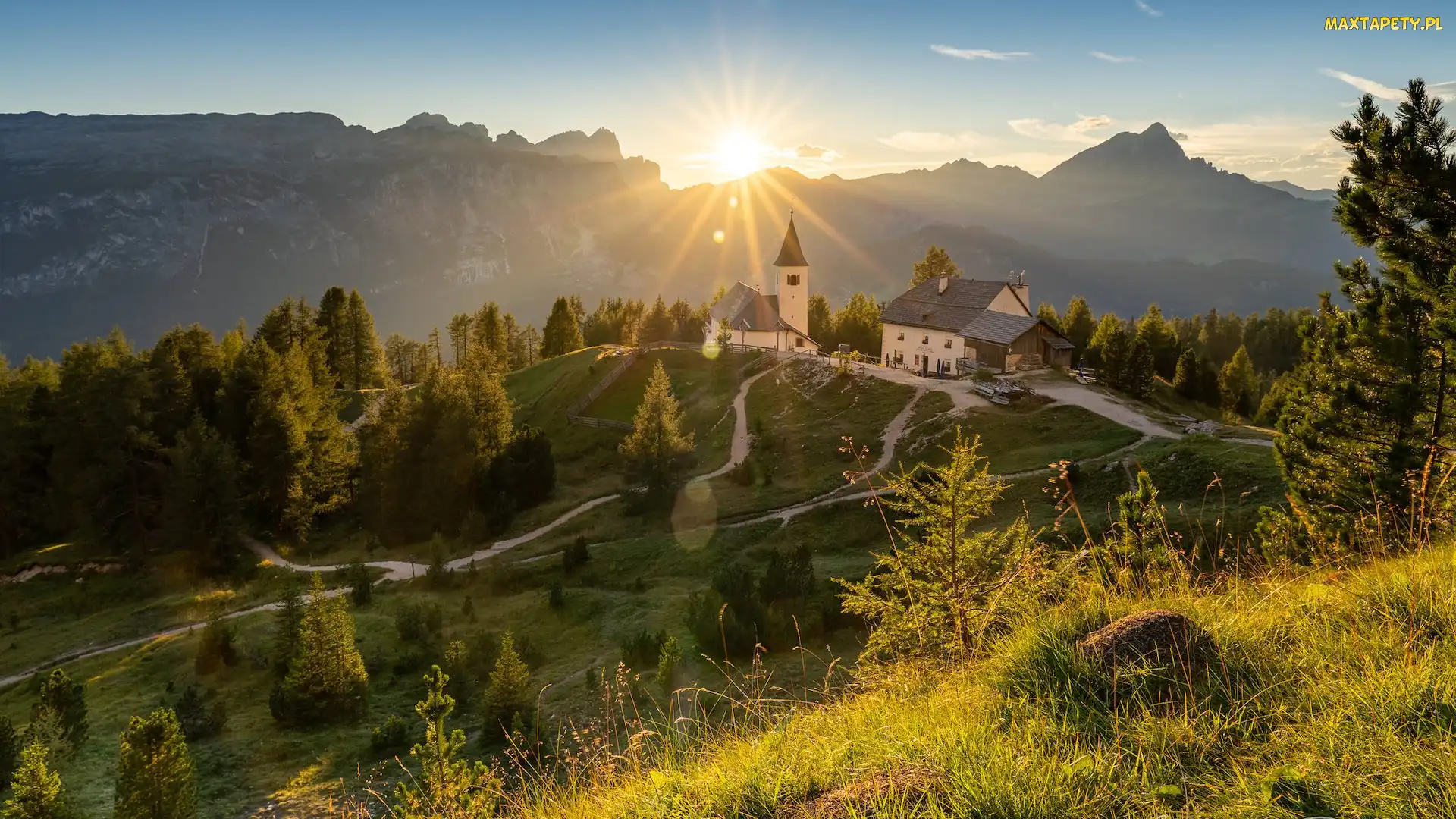 Kościół św Krzyża, Dolomity, Góry, Włochy, Alta Badia, Promienie słońca, Południowy Tyrol, Wzgórze