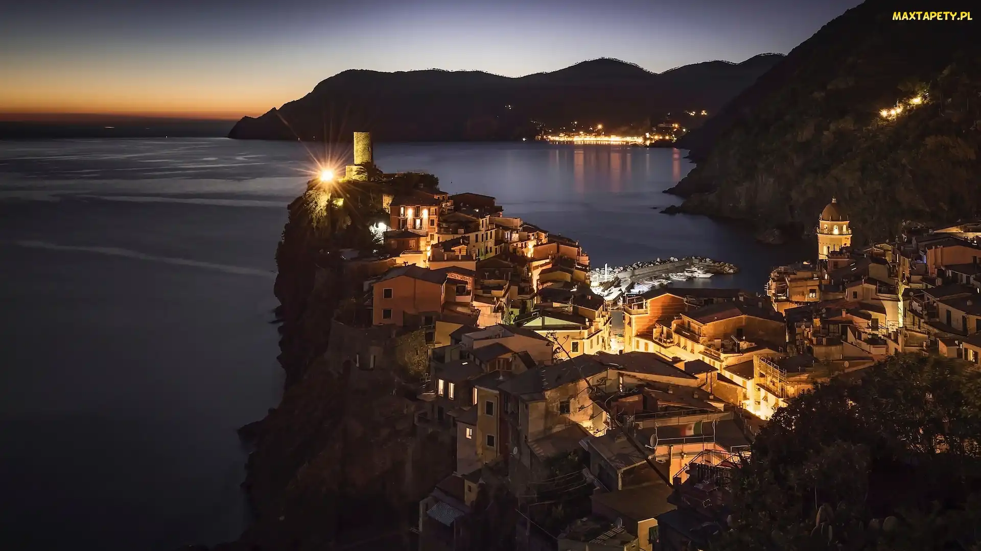 Domy, Oświetlone, Vernazza, Noc, Morze, Włochy, Wybrzeże