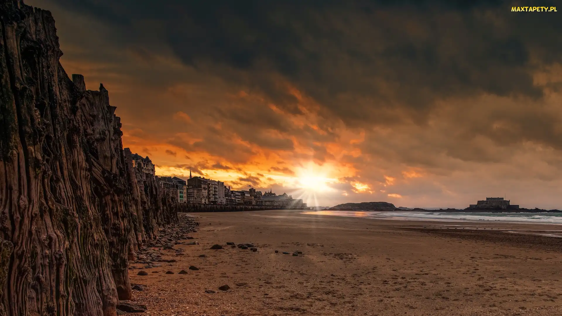 Francja, Chmury, Fort National, Wschód słońca, Morze, Domy, Bretania, Gmina Saint Malo, Plaża