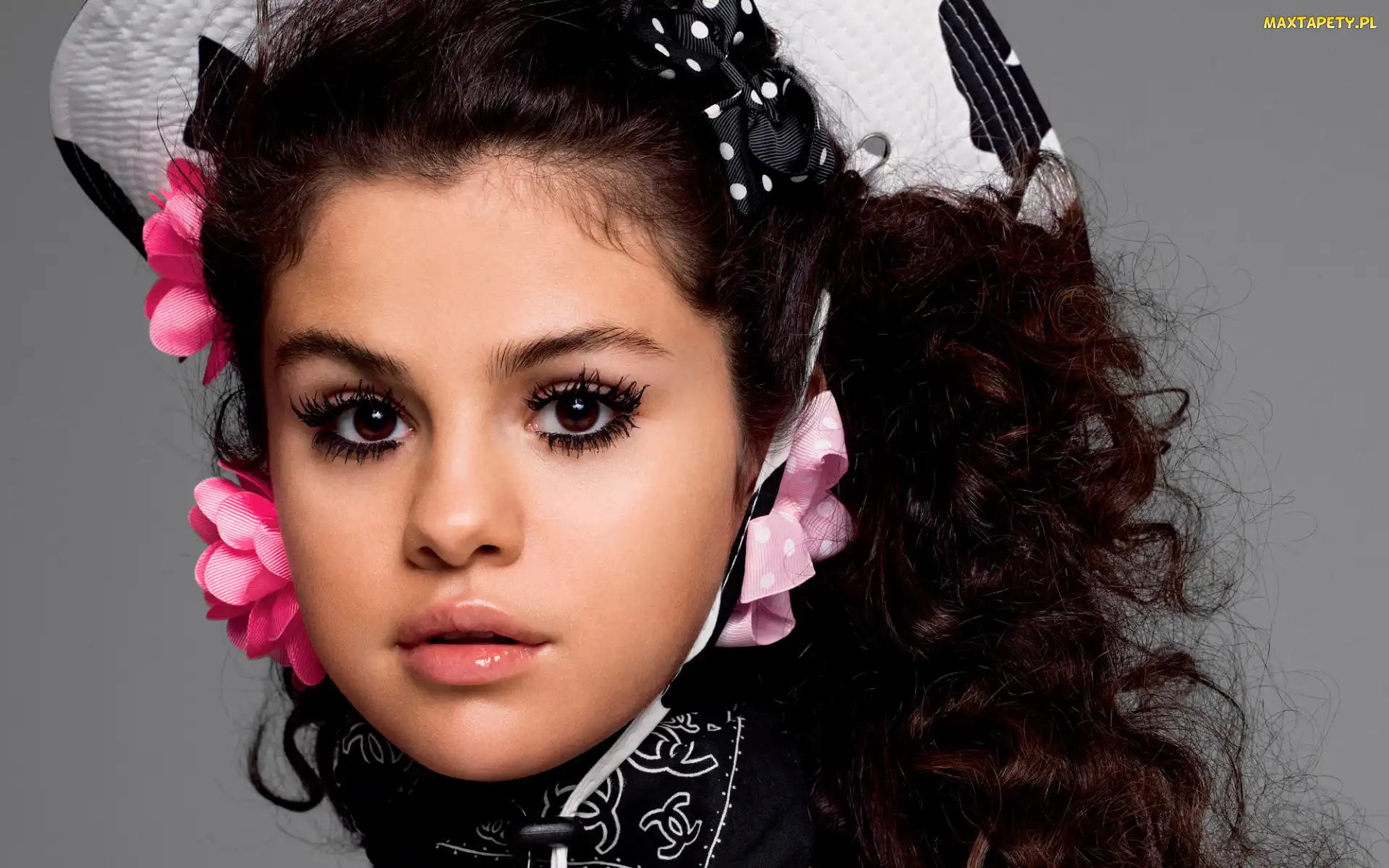 Selena Gomez, Piosenkarka, Kobieta