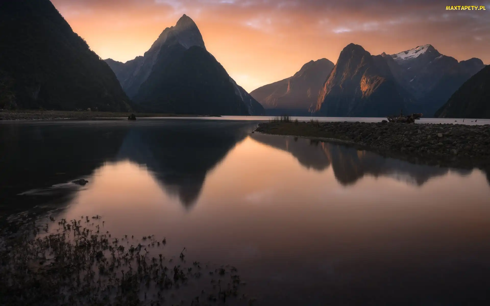 Góry, Góra Mitre Peak, Fiord Milford, Zatoka Milforda, Nowa Zelandia, Park Narodowy Fiordland, Odbicie, Wyspa Południowa, Alpy Południowe