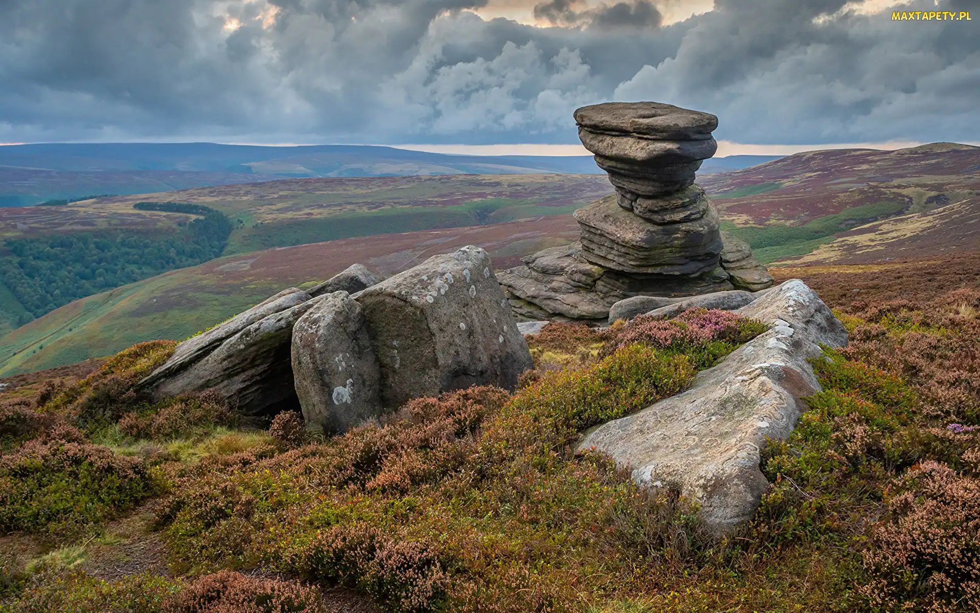 Park Narodowy Peak District, Formacja skalna, Wrzosowisko, Ciemne, Salt Cellar, Anglia, Wzgórze, Hrabstwo Derbyshire, Chmury, Skały, Kamienie