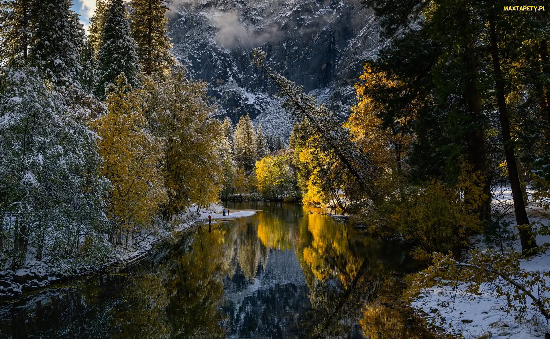 Jesień, Stan Kalifornia, Śnieg, Stany Zjednoczone, Góry, Park Narodowy Yosemite, Drzewa, Rzeka, Merced River