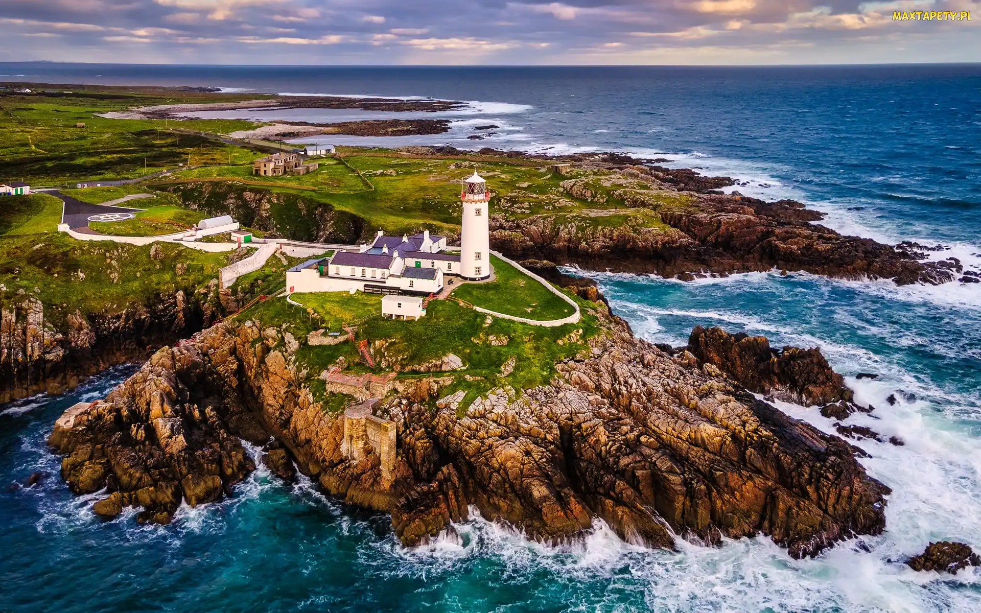 Portsalon, Chmury, Latarnia morska, Irlandia, Skały, Morze, Fanad Head Lighthouse