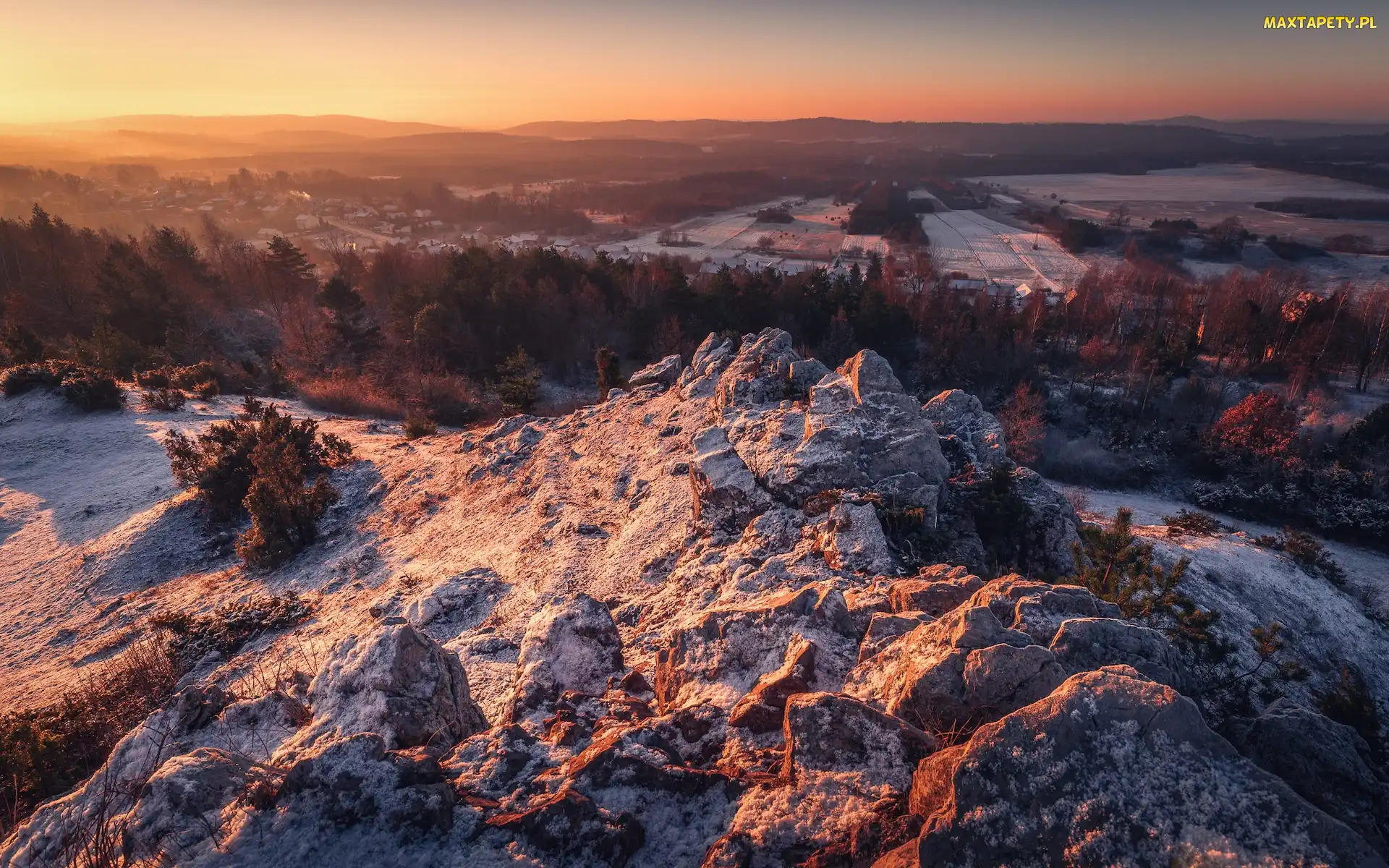 Wschód słońca, Drzewa, Góry Świętokrzyskie, Polska, Skały, Góra Miedzianka