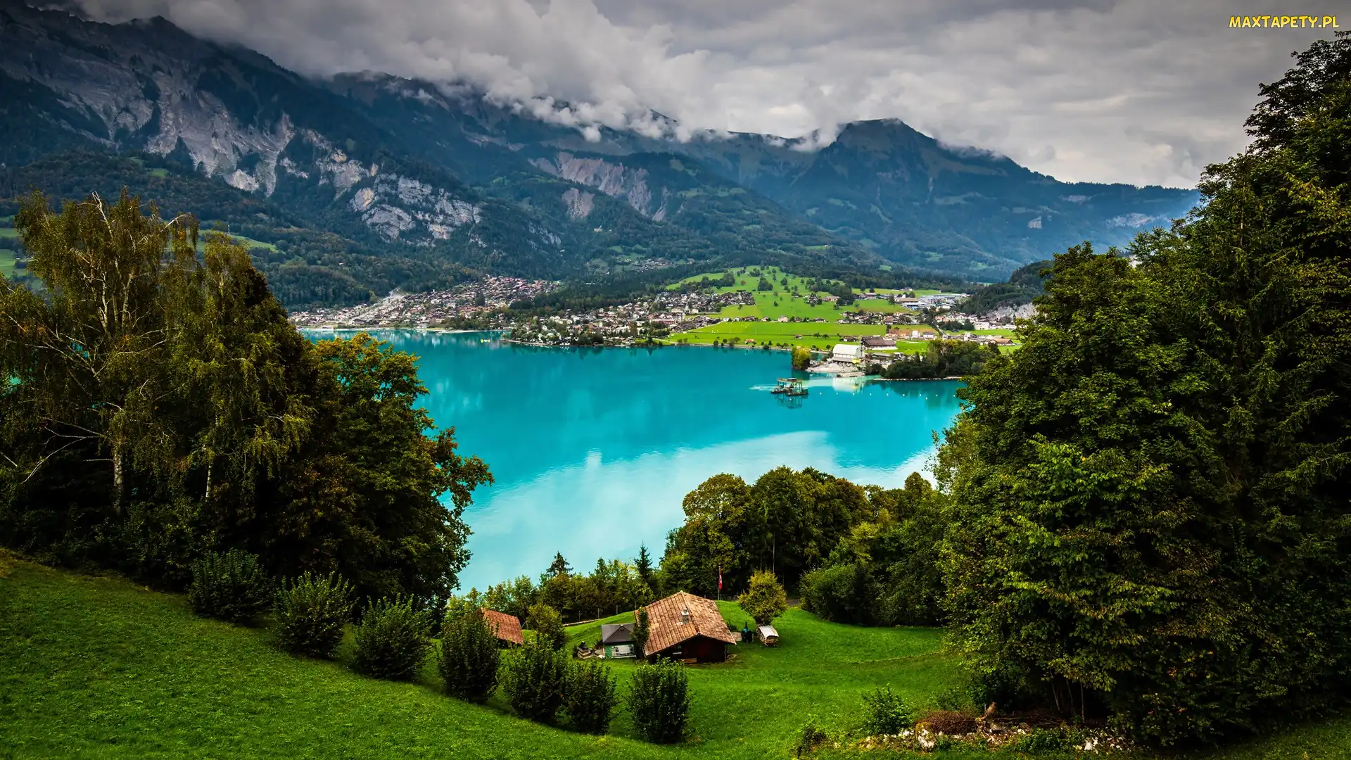 Chmury, Las, Domy, Drzewa, Brienz, Kanton Berno, Góry, Alpy Berneńskie, Szwajcaria, Jezioro Brienzersee
