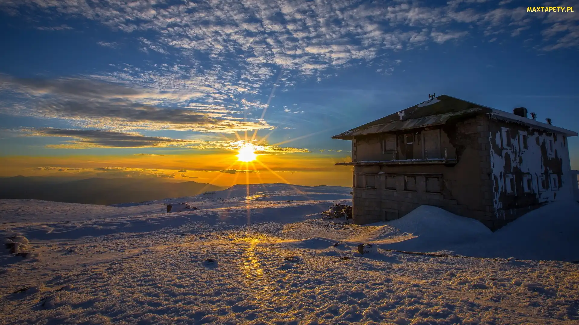 Góry, Dom, Zima, Promienie słońca, Zachód słońca, Serra da Estrela, Portugalia, Chmury