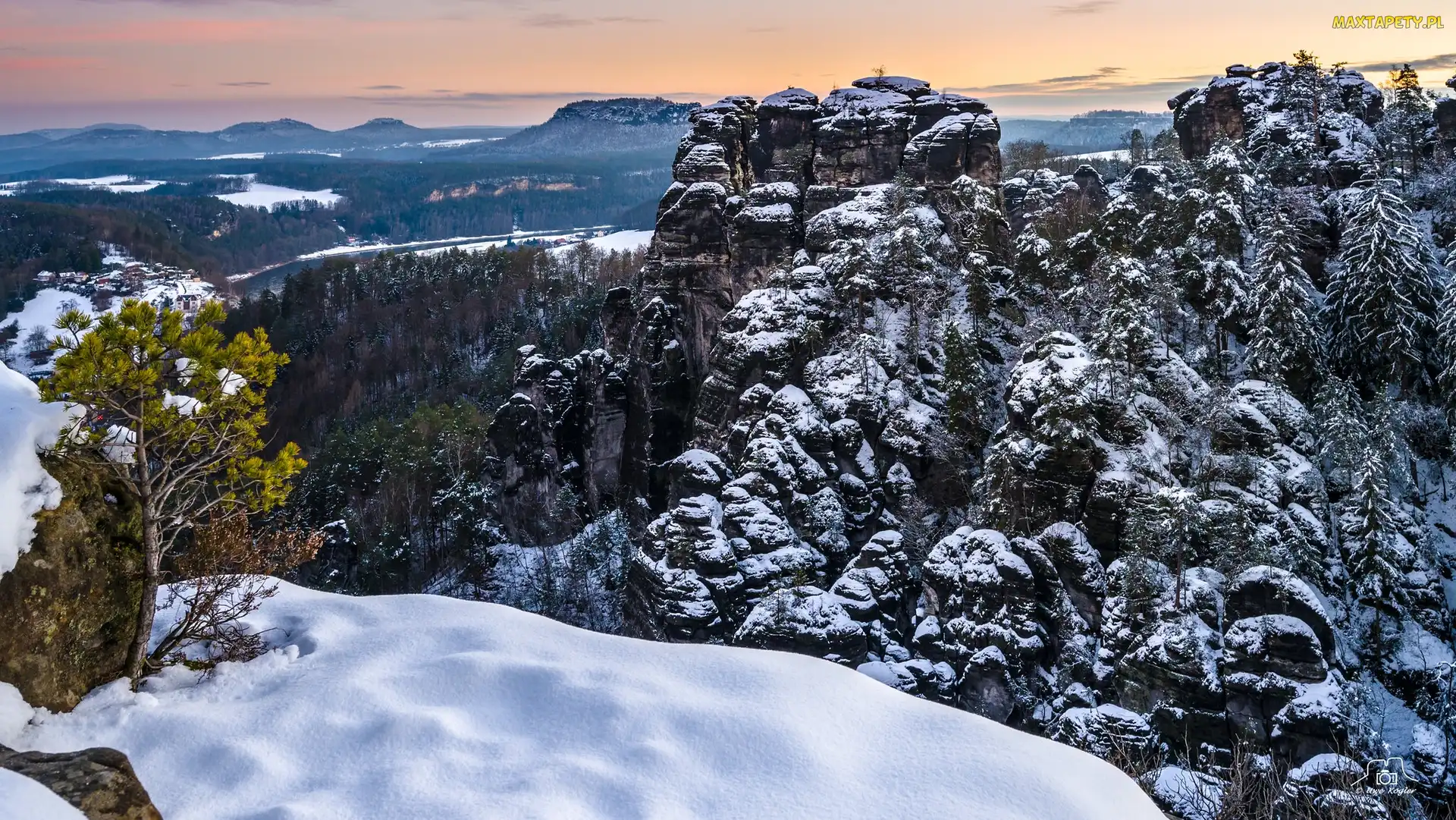 Śnieg, Zima, Góry Połabskie, Niemcy, Park Narodowy Saskiej Szwajcarii, Skały