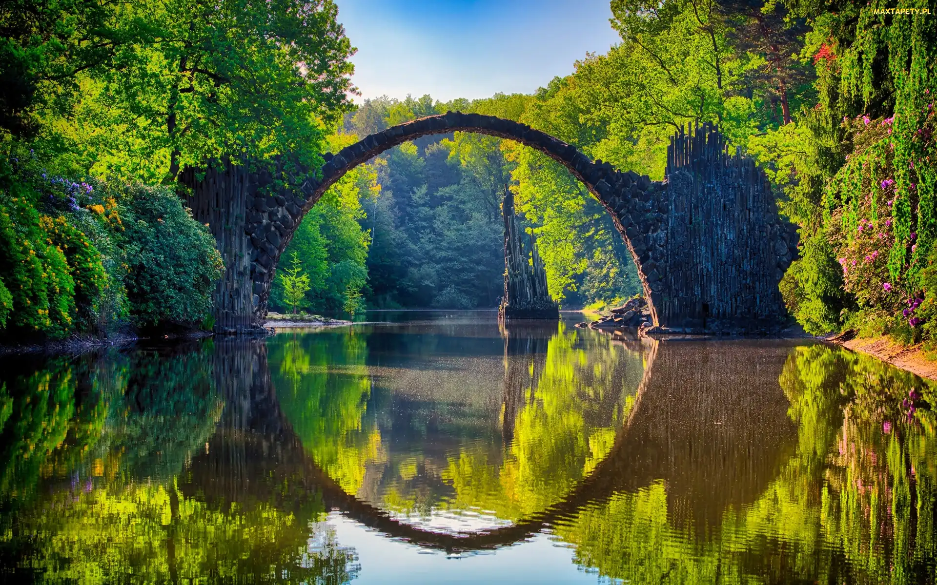 Saksonia, Most łukowy, Niemcy, Kamienny, Drzewa, Park Azalii i Rododendronów Kromlau, Odbicie, Jezioro Rakotz