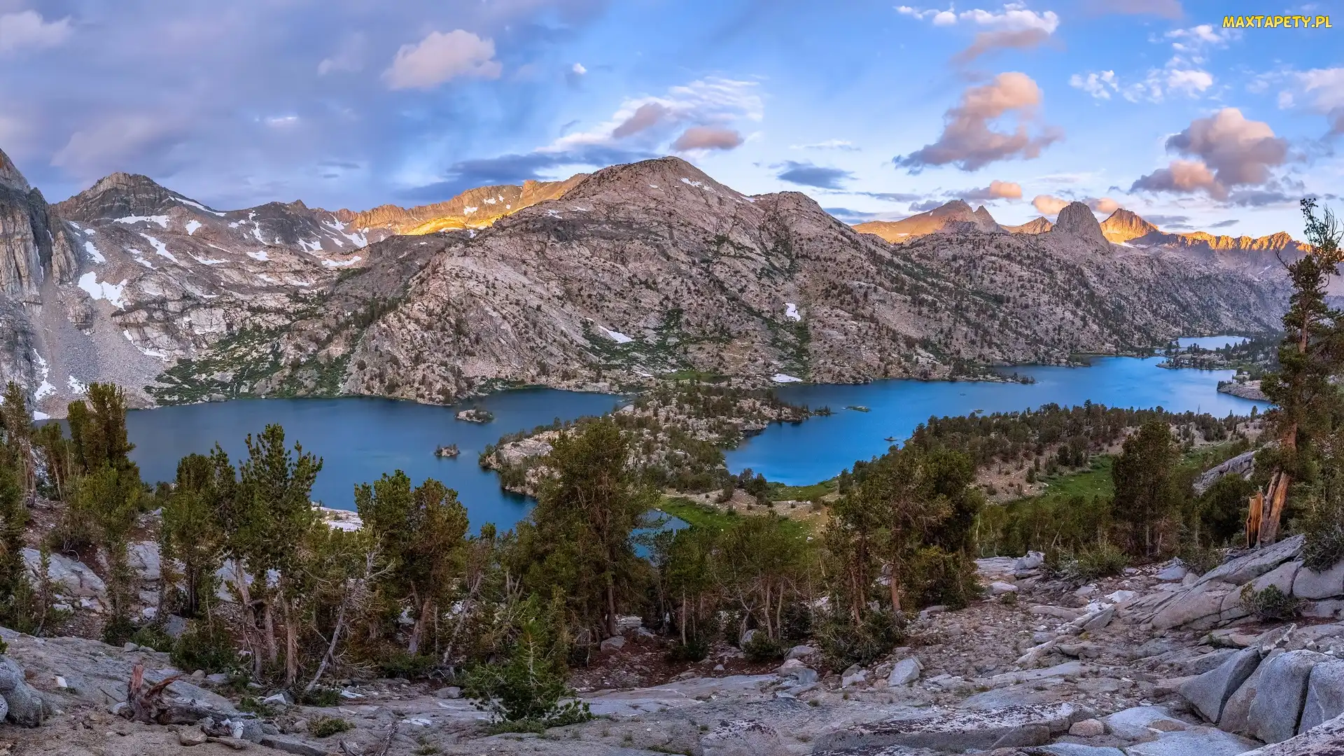 Stany Zjednoczone, Kamienie, Rae Lakes, Chmury, Drzewa, Jeziora, Kalifornia, Park Narodowy Kings Canyon, Góry