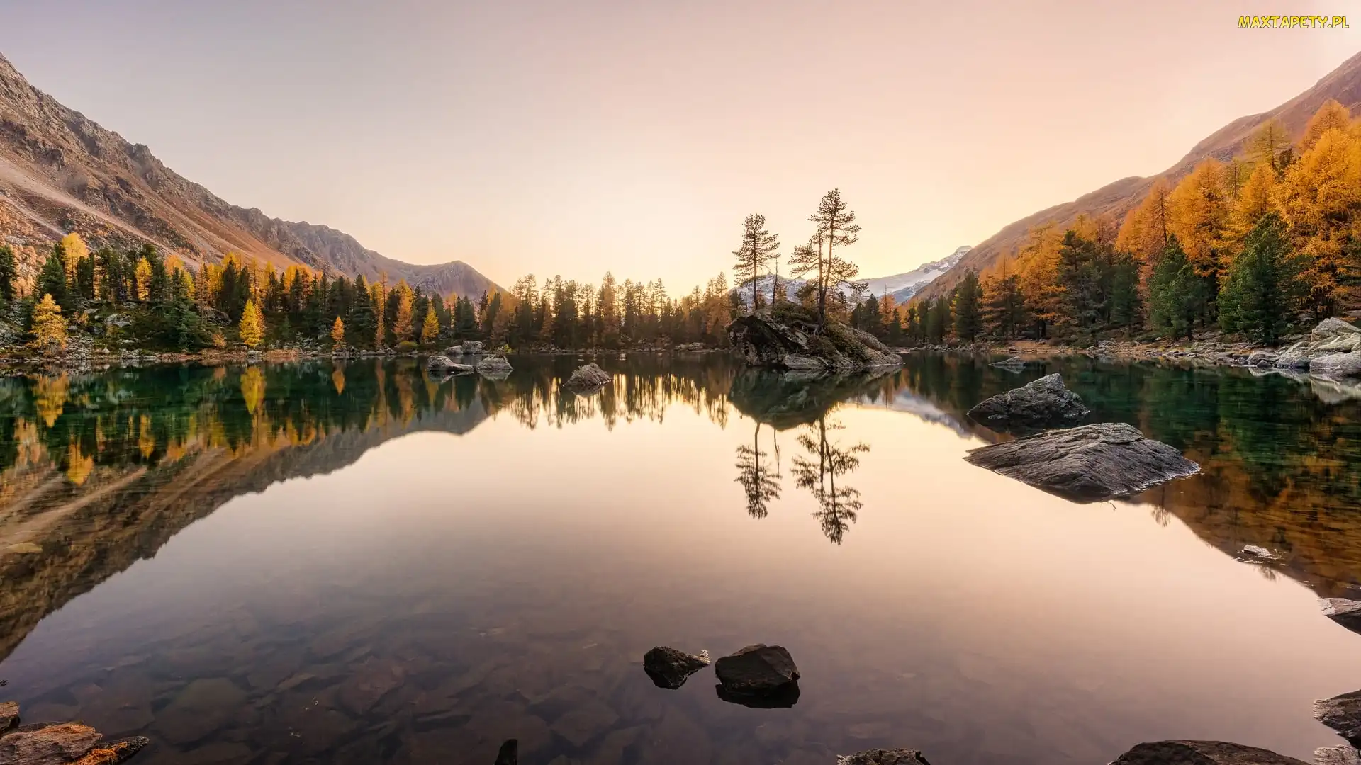 Odbicie, Kanton Gryzonia, Lago di Saoseo, Góry, Szwajcaria, Jezioro, Drzewa, Kamienie, Jesień, Alpy