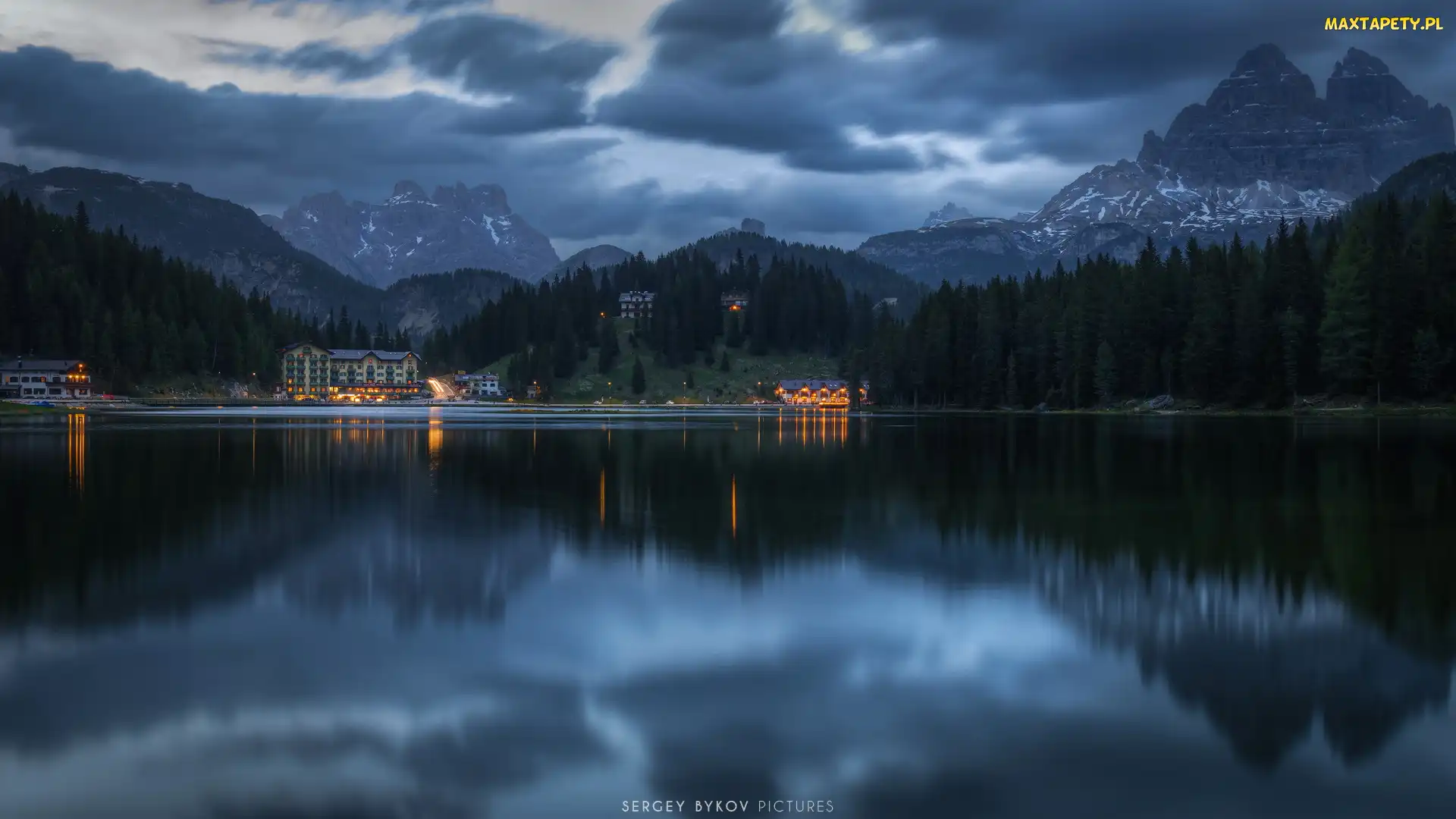 Włochy, Cortina dAmpezzo, Domy, Region Cadore, Jezioro, Dolomity, Misurina Lake, Hotel, Góry, Grand Hotel Misurina