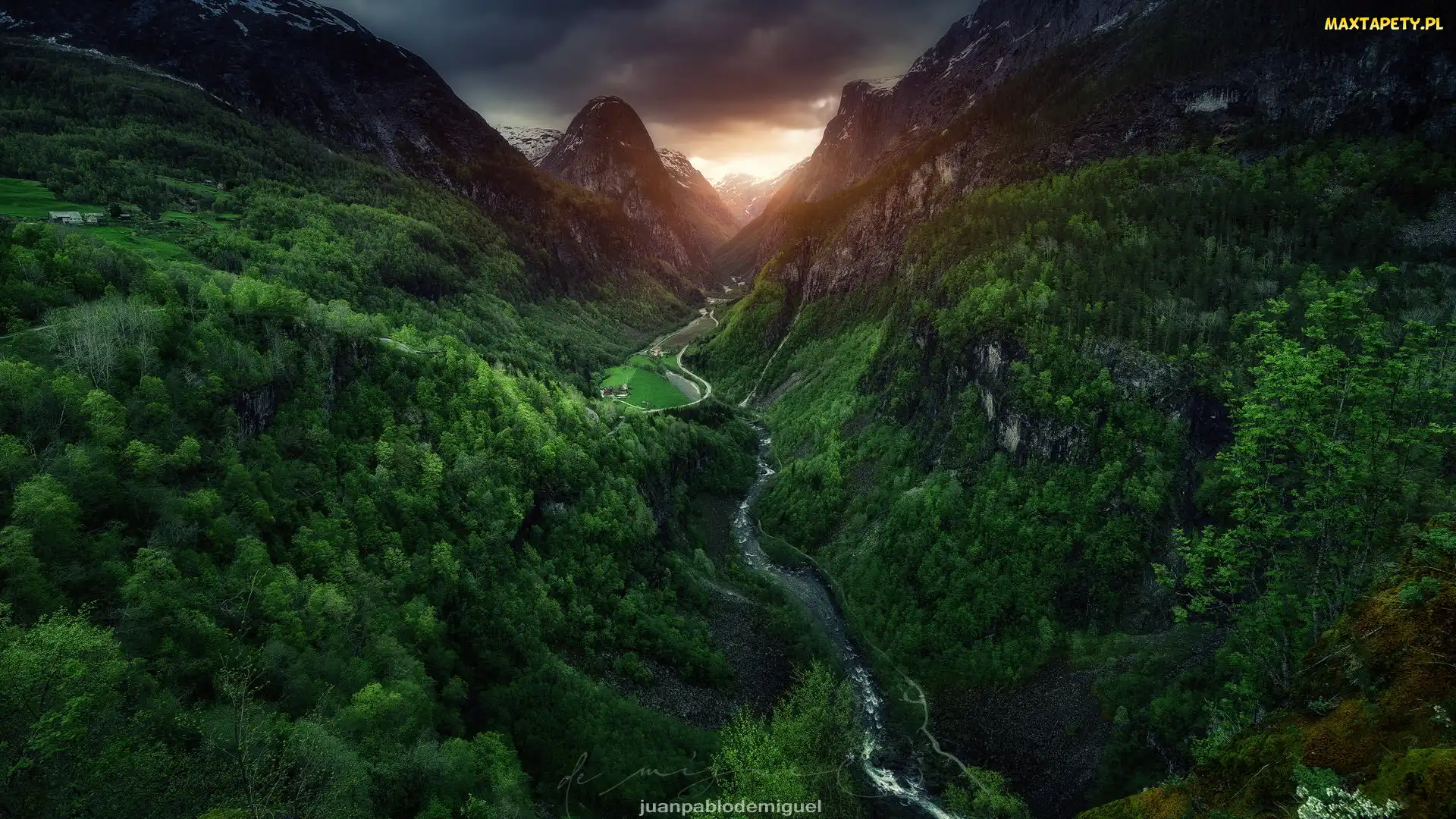 Fiord Naroyfjorden, Lasy, Gmina Voss, Dolina Naroydalen, Zielone, Norwegia, Góry