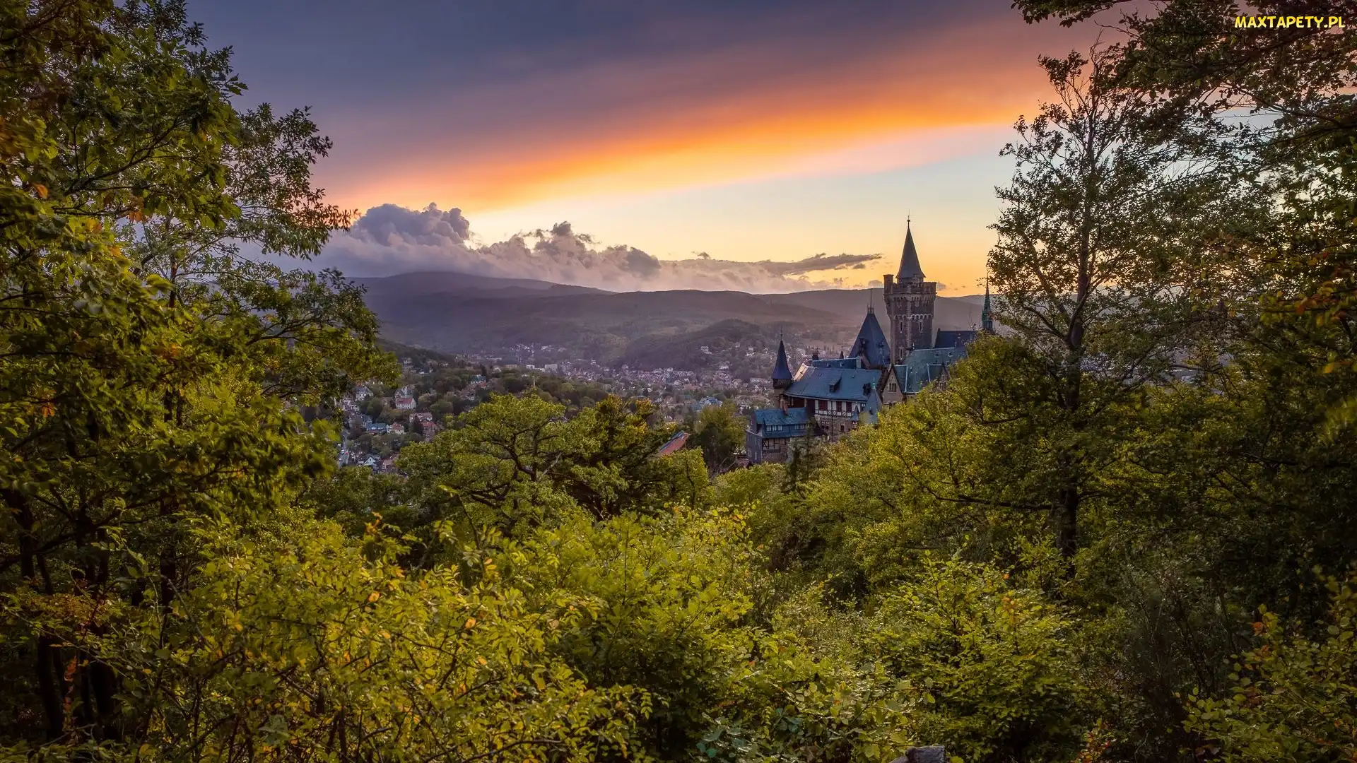 Zamek Wernigerode, Chmury, Wzgórza, Zachód słońca, Powiat Harz, Drzewa, Niemcy, Wernigerode