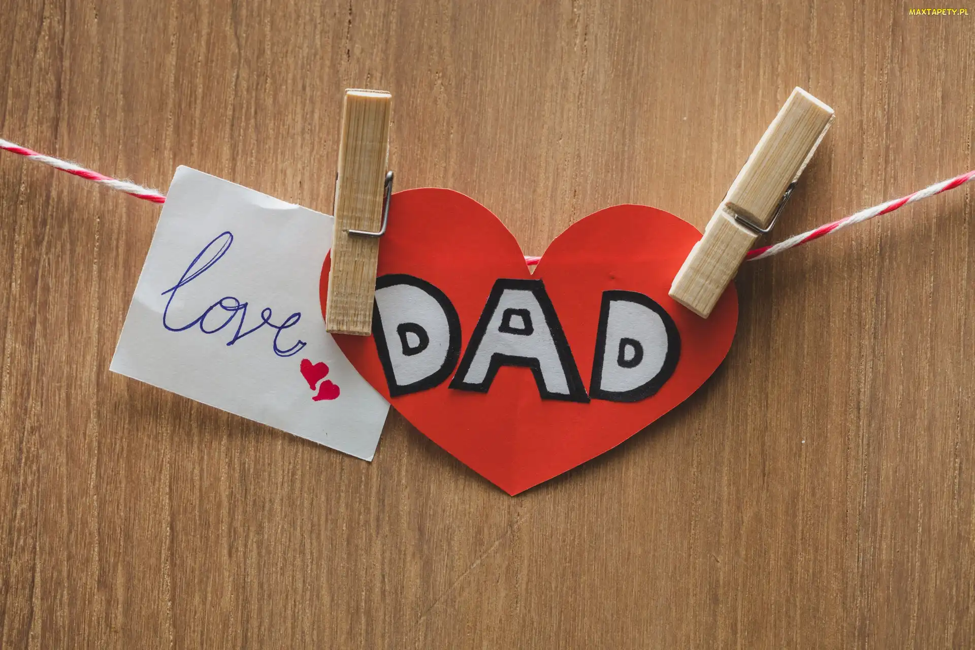 Dzień Ojca, Love Dad, Serduszko, Deski, Napis, Kartka, Sznurek, Klamerki, Biała