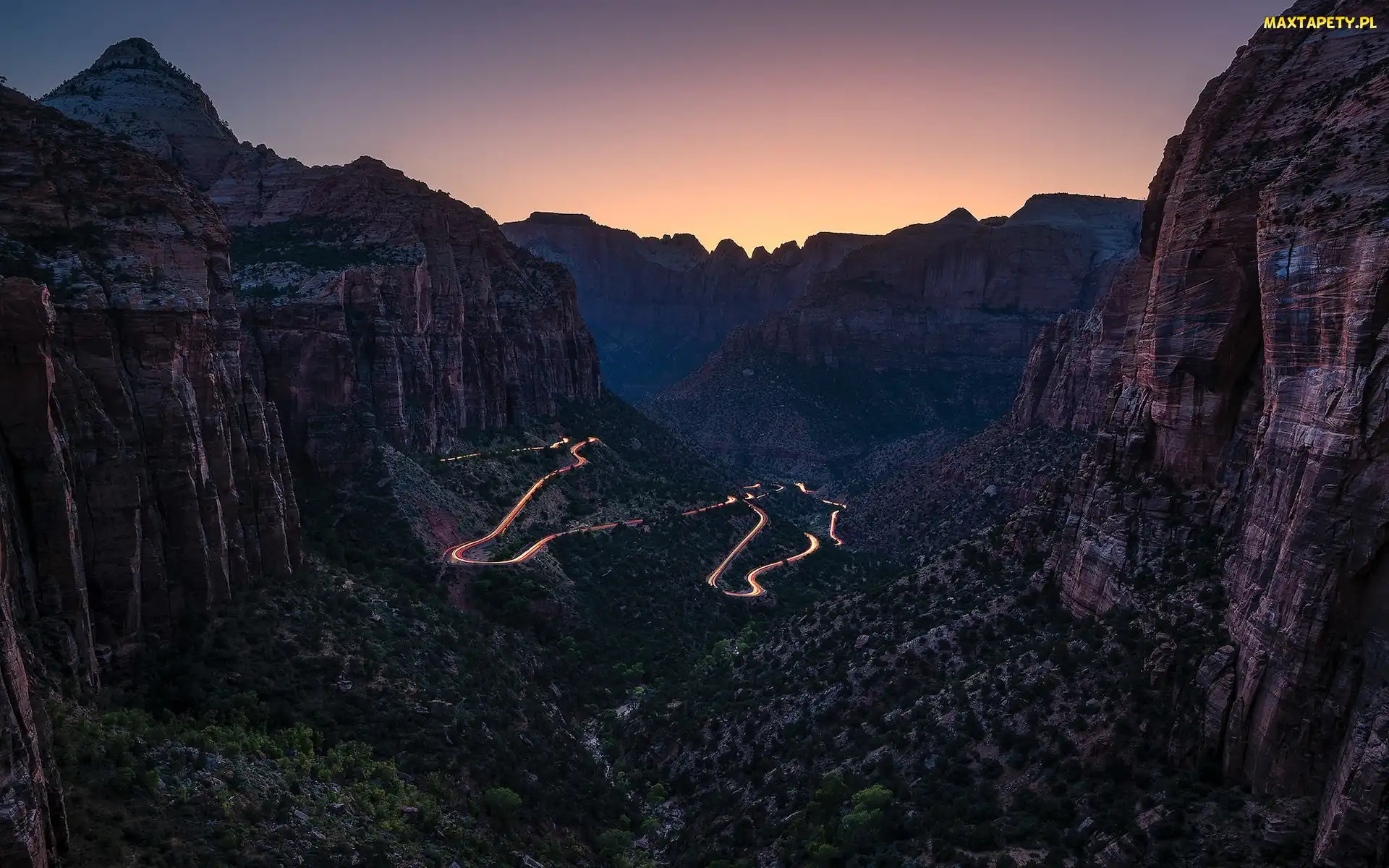 Park Narodowy Zion, Stan Utah, Góry, Stany Zjednoczone, Skały, Droga, Kanion, Zion Canyon, Rozświetlona