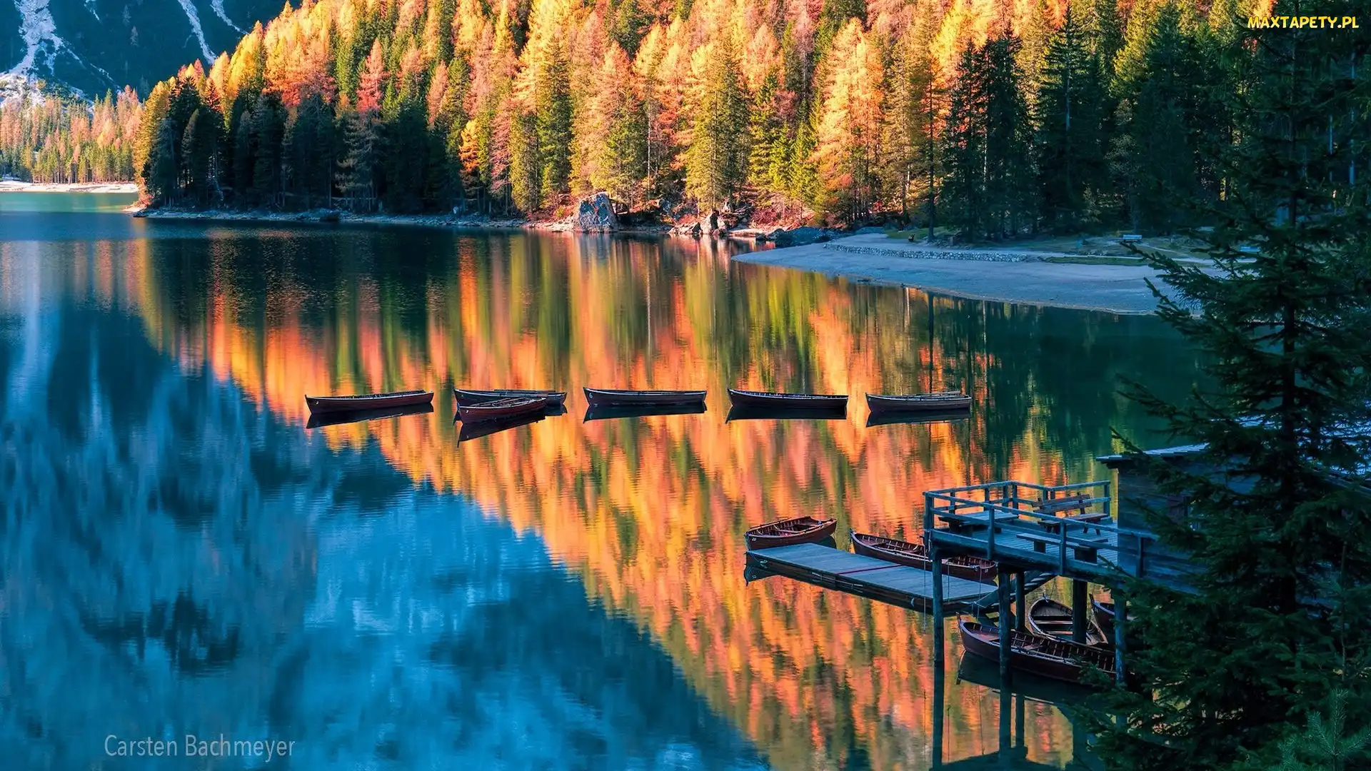 Przystań, Odbicie, Łódki, Las, Góry, Drzewa, Włochy, Jezioro Pragser Wildsee