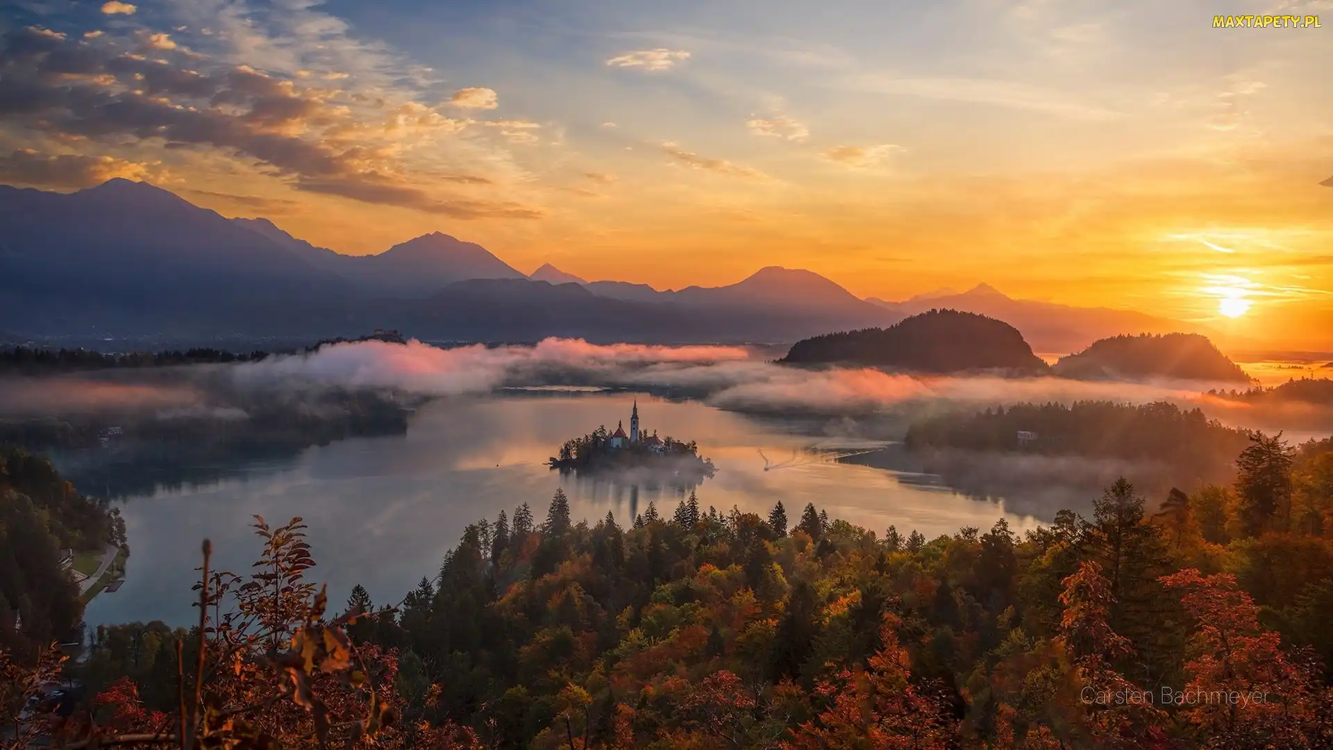 Jesień, Mgła, Drzewa, Słowenia, Zachód słońca, Góry, Wyspa Blejski Otok, Jezioro Bled, Kościół