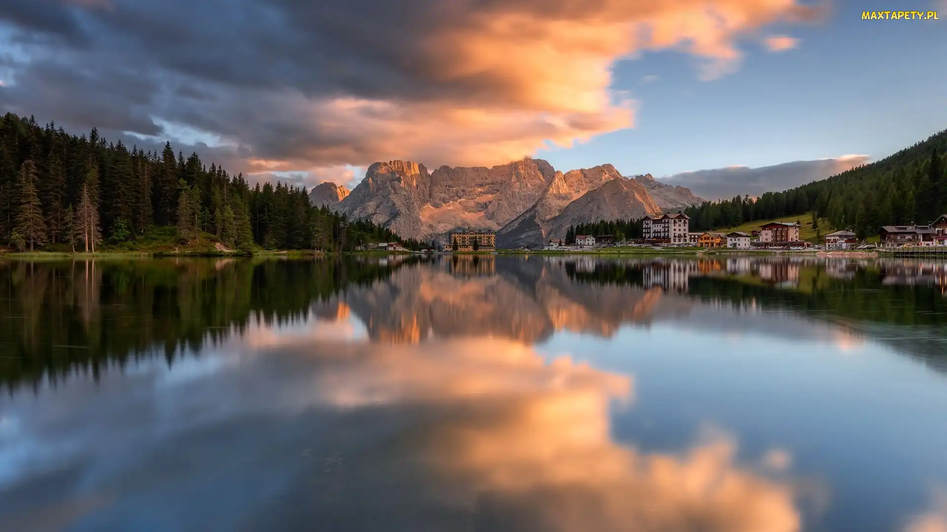 Włochy, Cortina dAmpezzo, Chmury, Region Cadore, Jezioro, Dolomity, Misurina Lake, Grand Hotel Misurina, Góry, Domy