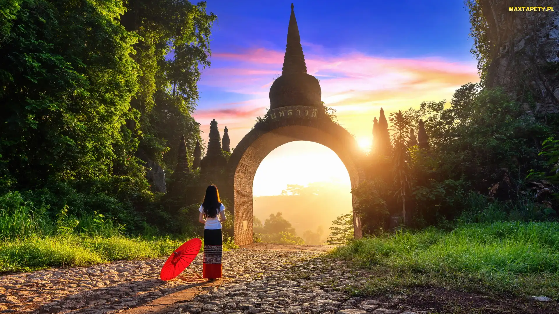 Brama, Prowincja Surat Thani, Drzewa, Tajlandia, Khao Na Nai Luang Dharma Park, Parasolka, Słońce, Droga, Kobieta