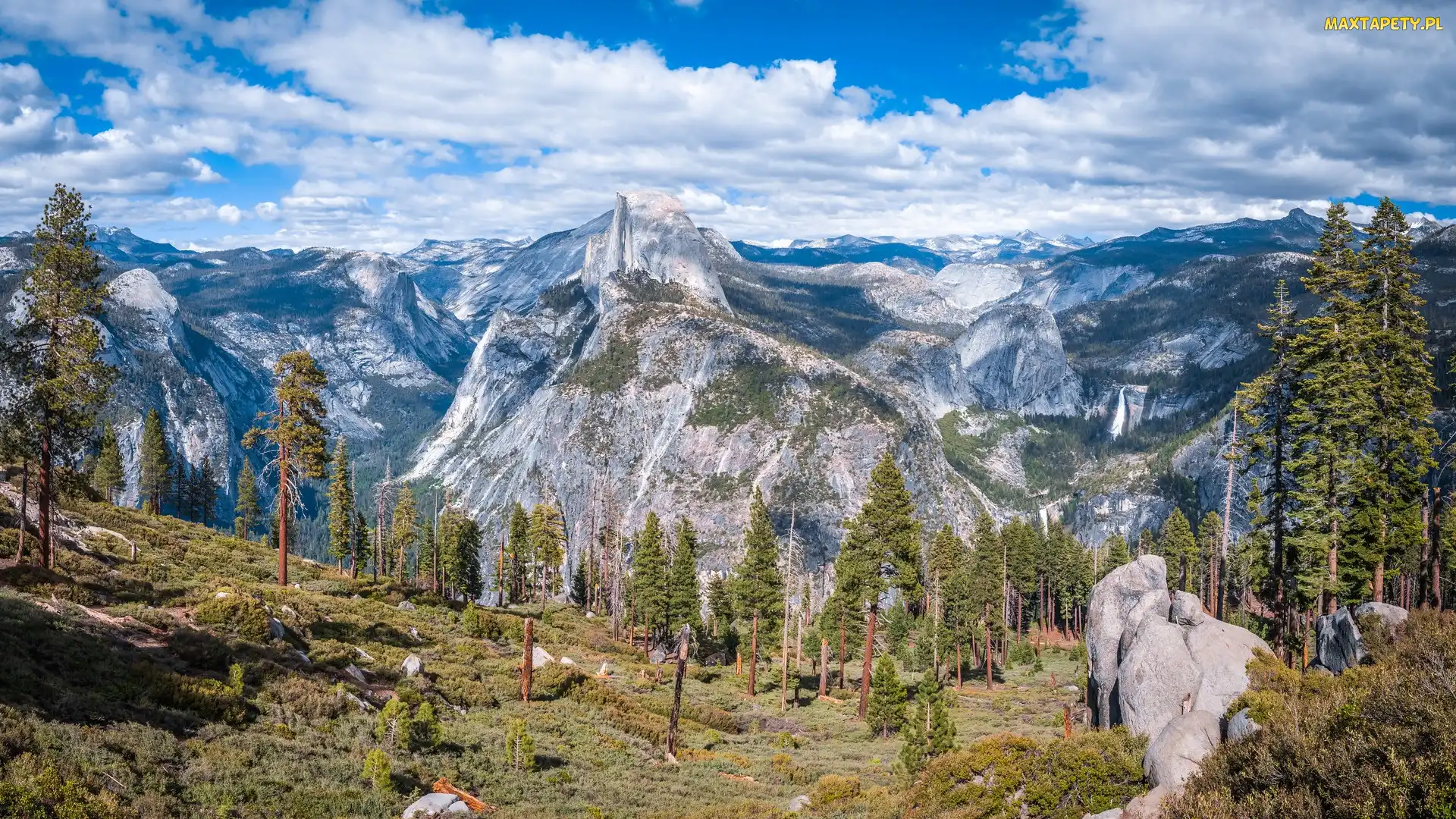 Punkt widokowy Glacier Point, Kalifornia, Stany Zjednoczone, Widok, Dolina, Góry, Szczyt Half Dome, Yosemite Valley, Drzewa, Sosny, Sierra Nevada, Park Narodowy Yosemite