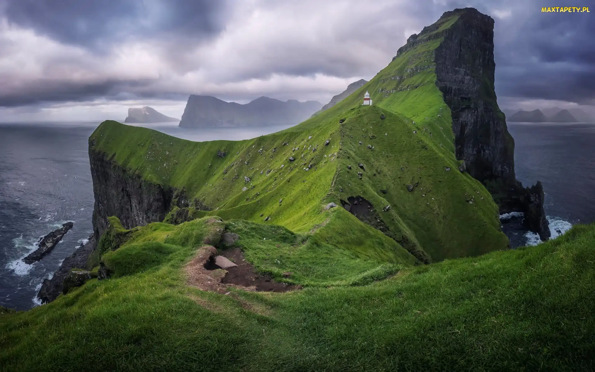 Kallur Lighthouse, Latarnia morska, Wyspy Owcze, Morze, Góry, Dania, Wyspa Kalsoy
