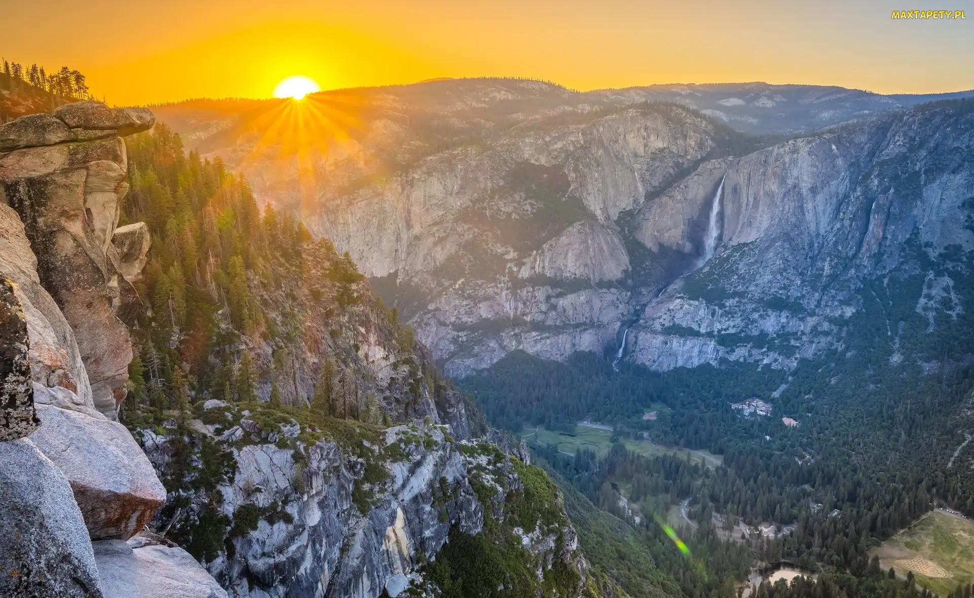 Góry, Kalifornia, Yosemite Falls, Stany Zjednoczone, Park Narodowy Yosemite, Wodospad, Sierra Nevada, Promienie słońca, Dolina