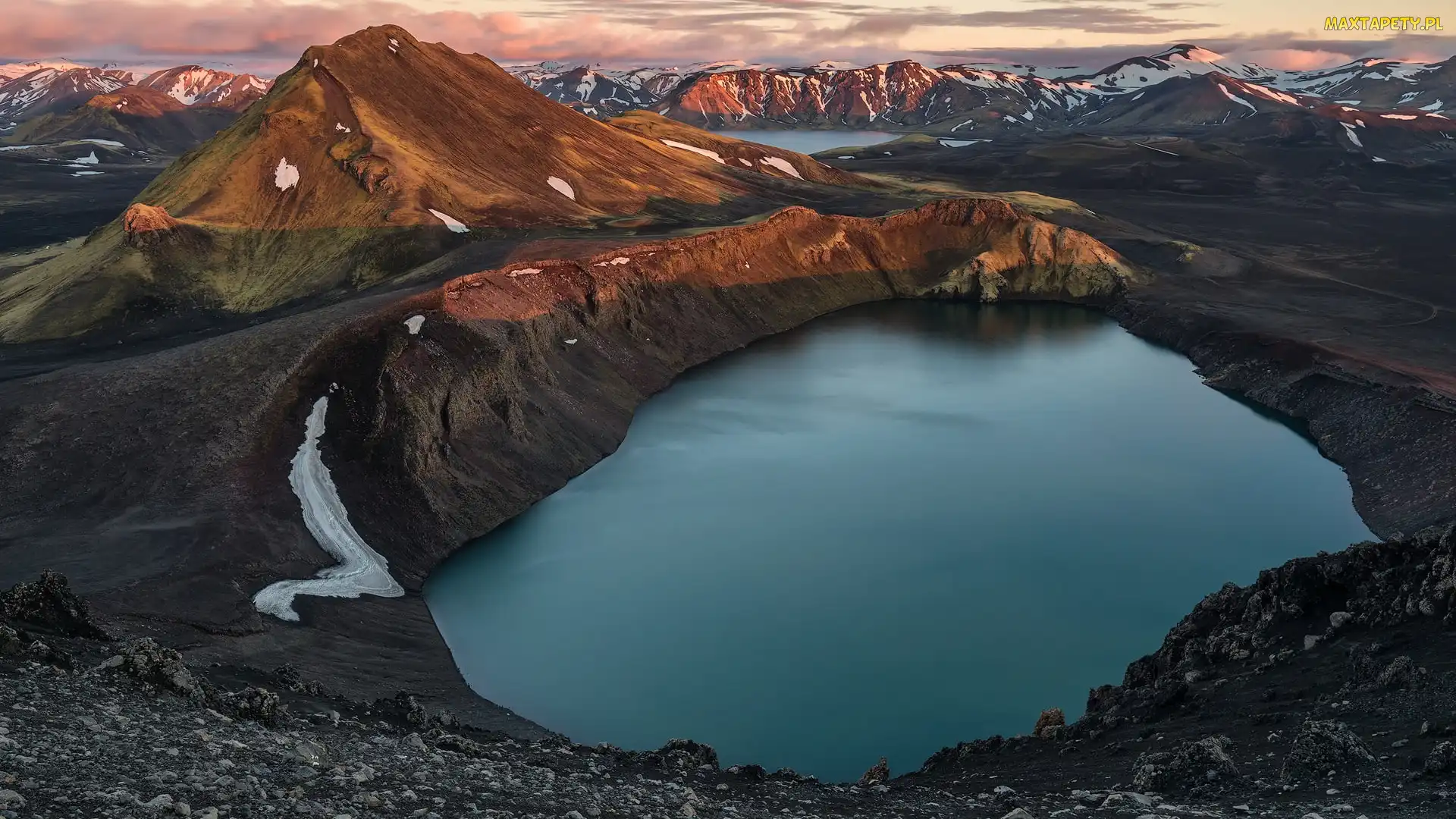 Jezioro Hnausapollur, Islandia, Góry