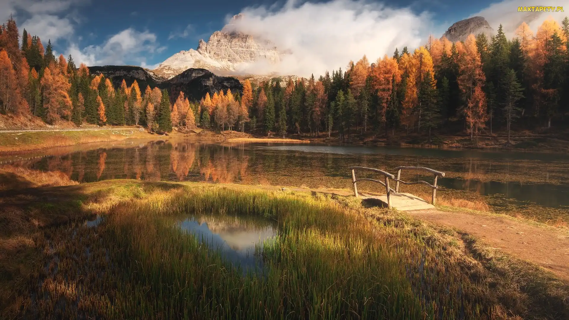 Włochy, Jesień, Drzewa, Chmury, Mostek, Antorno Lake, Góry, Dolomity, Jezioro, Alpy