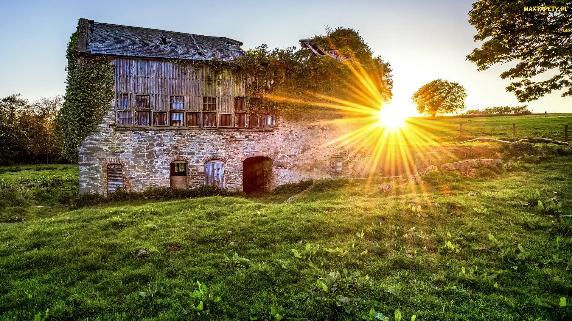 Irlandia Północna, Hrabstwo Tyrone, Młyn, Promienie słońca, Old Leckpatrick Corn Mill, Artigarvan