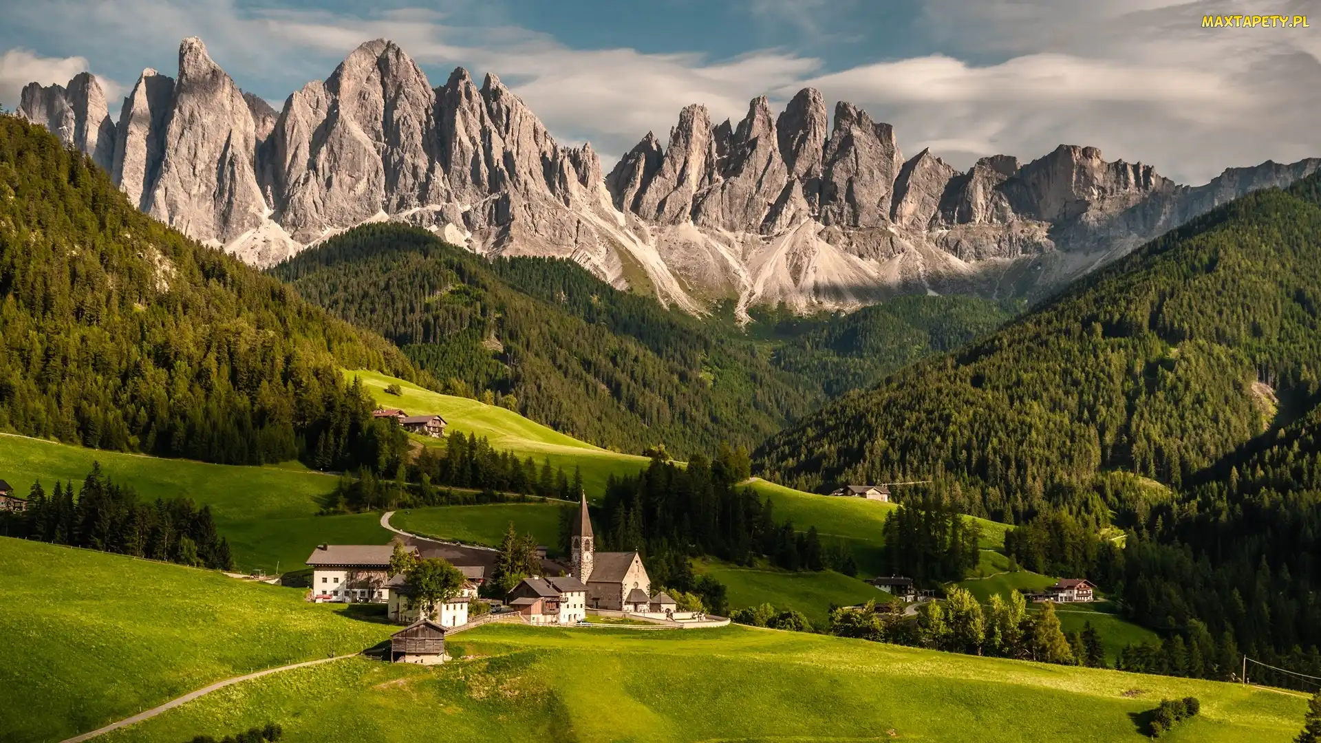 Drzewa, Lasy, Góry, Dolina, Domy, Włochy, Dolomity, Chmury, Val di Funes, Wieś, Santa Maddalena