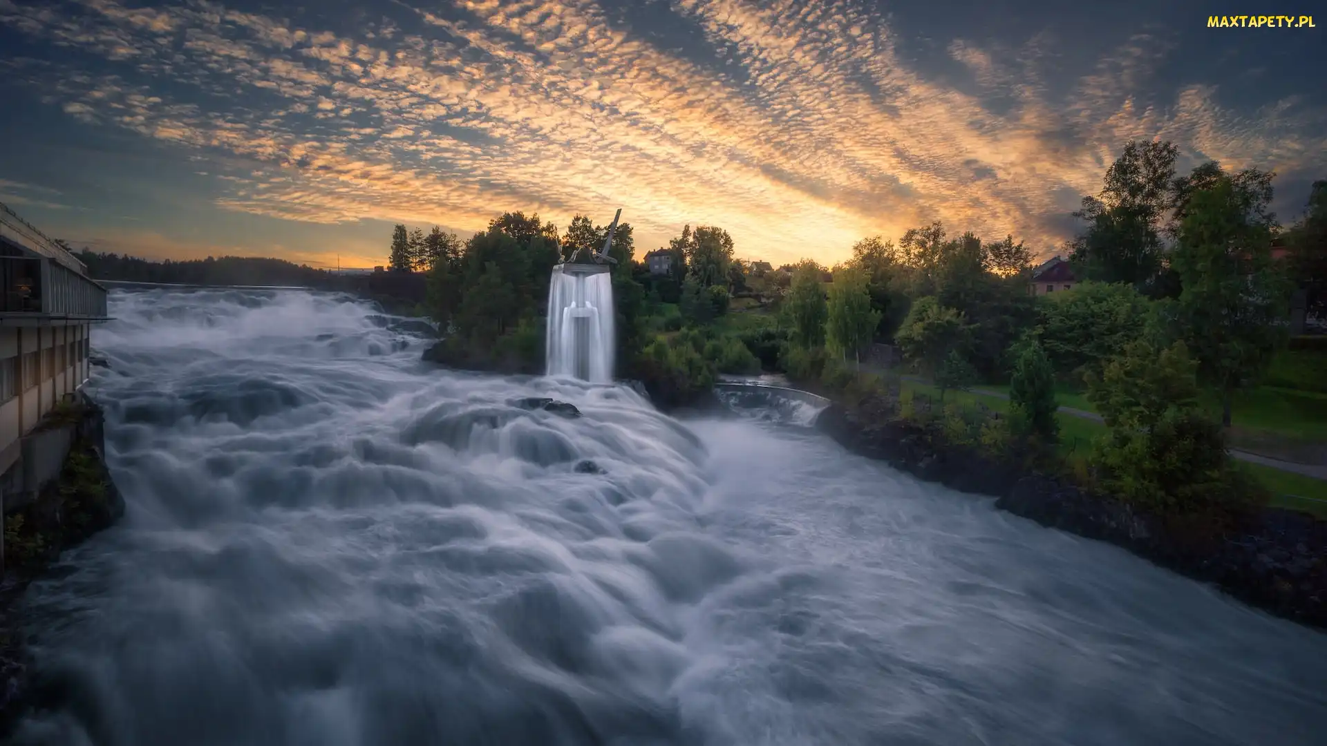 Wodospad Hensfossen, Norwegia, Honefoss, Drzewa, Zachód słońca