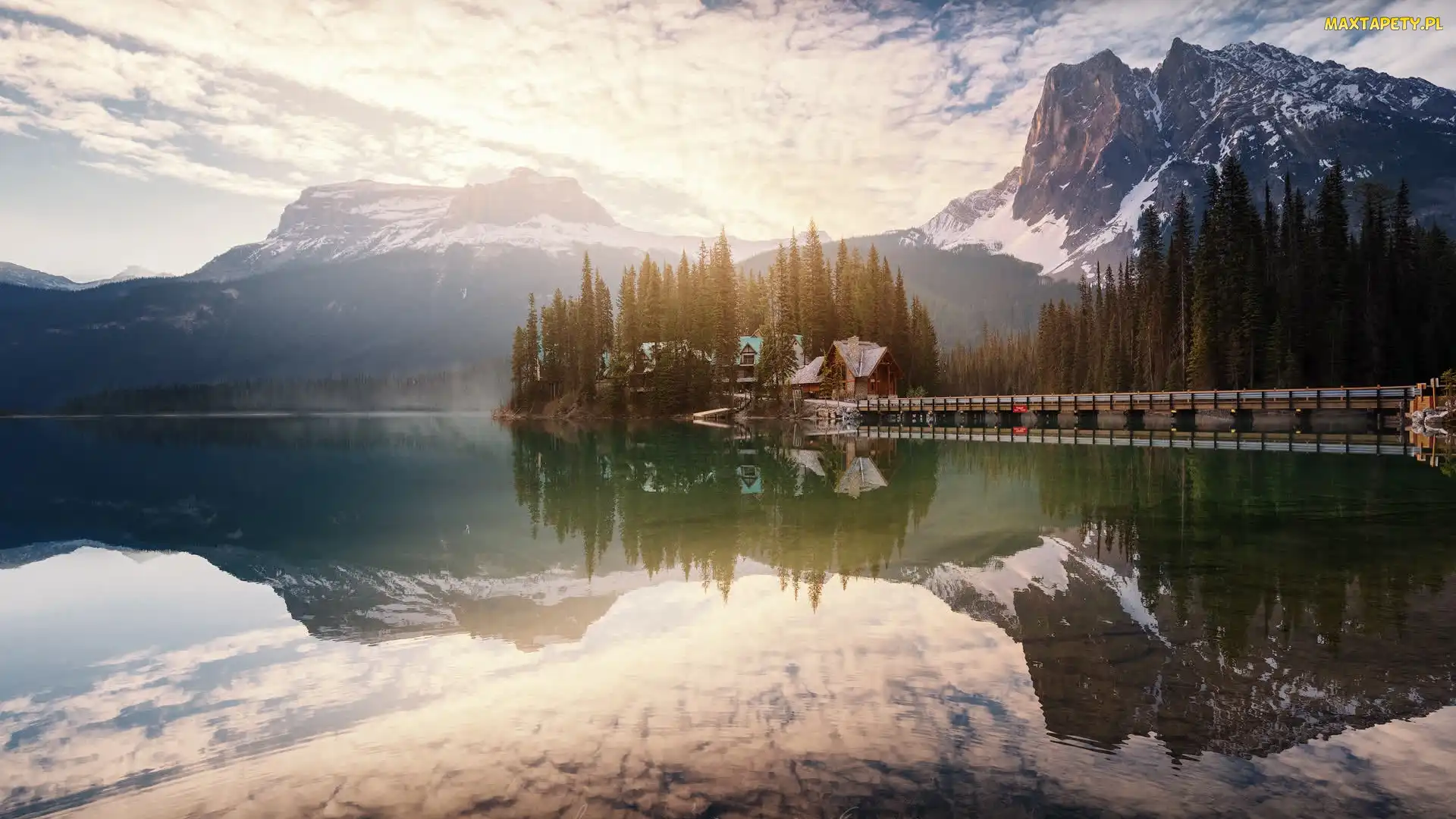 Kanada, Chmury, Most, Prowincja Kolombia Brytyjska, Las, Góry, Drzewa, Jezioro Emerald Lake, Park Narodowy Yoho, Dom