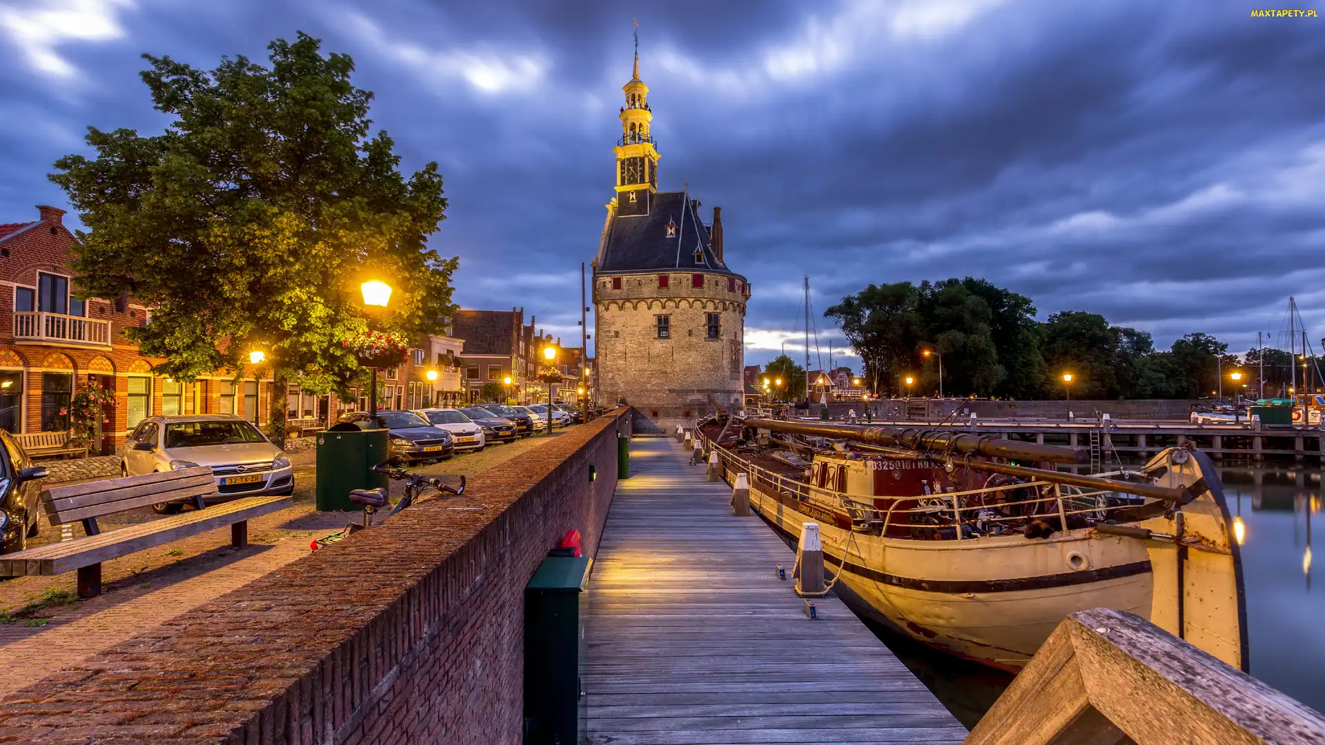 Miasto Hoorn, Przystań, Holandia, Restauracja De Hoofdtoren, Łódki, Budowla, Pomost, Nabrzeże