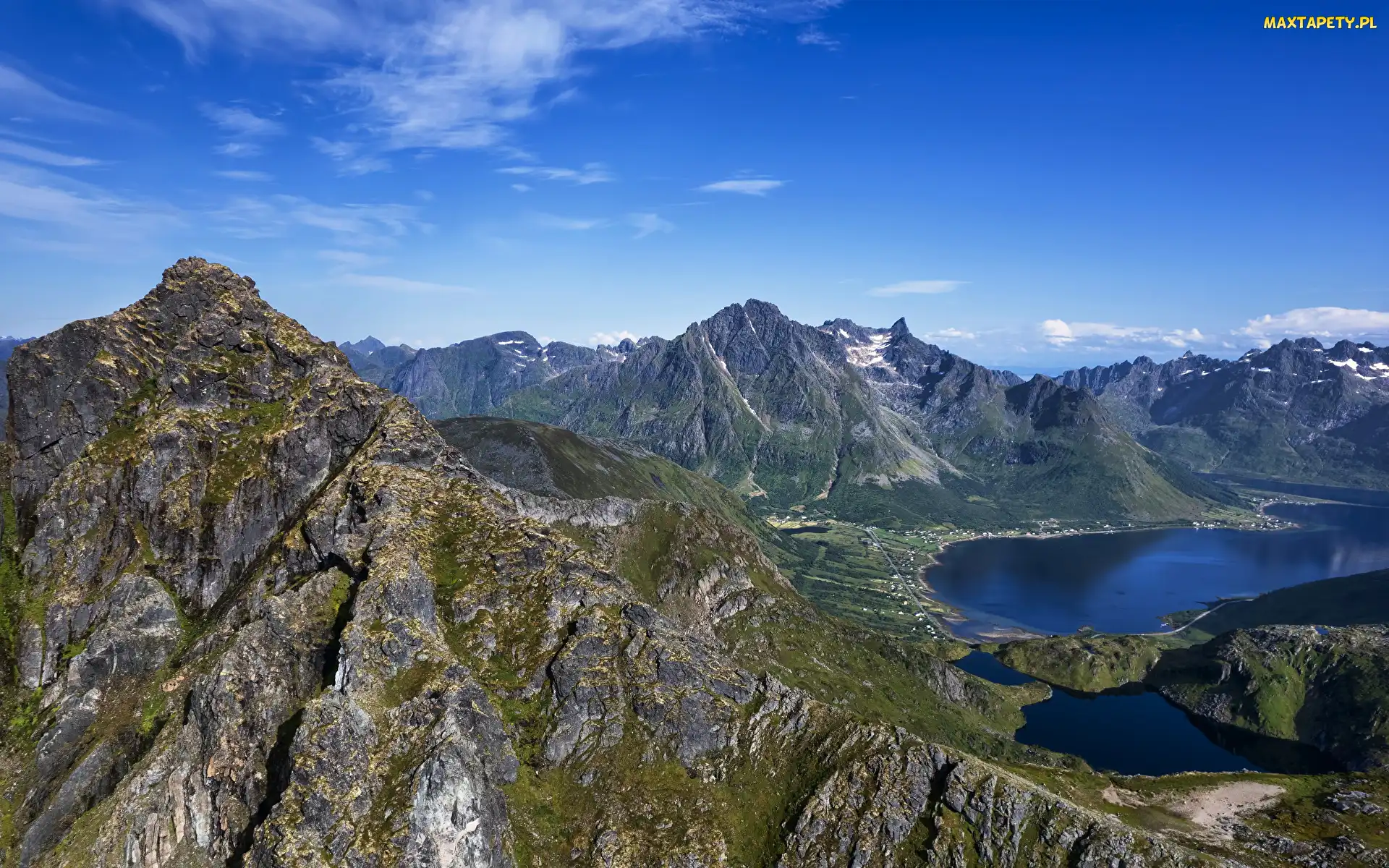 Gmina Nordland, Fiord Austnesfjorden, Wieś Laupstad, Góry, Norwegia