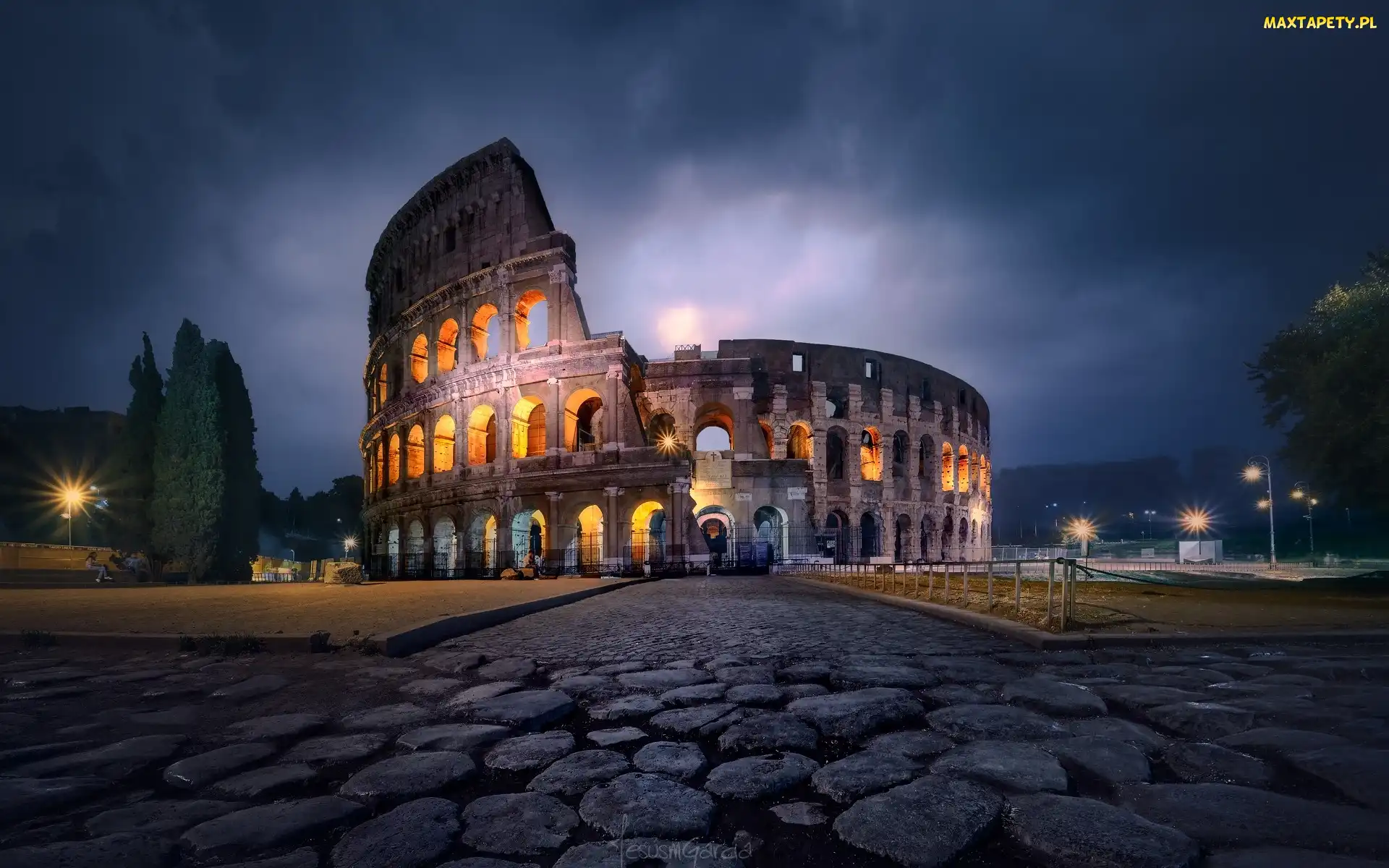 Rzym, Włochy, Drzewa, Amfiteatr Flawiuszów, Noc, Światła, Koloseum