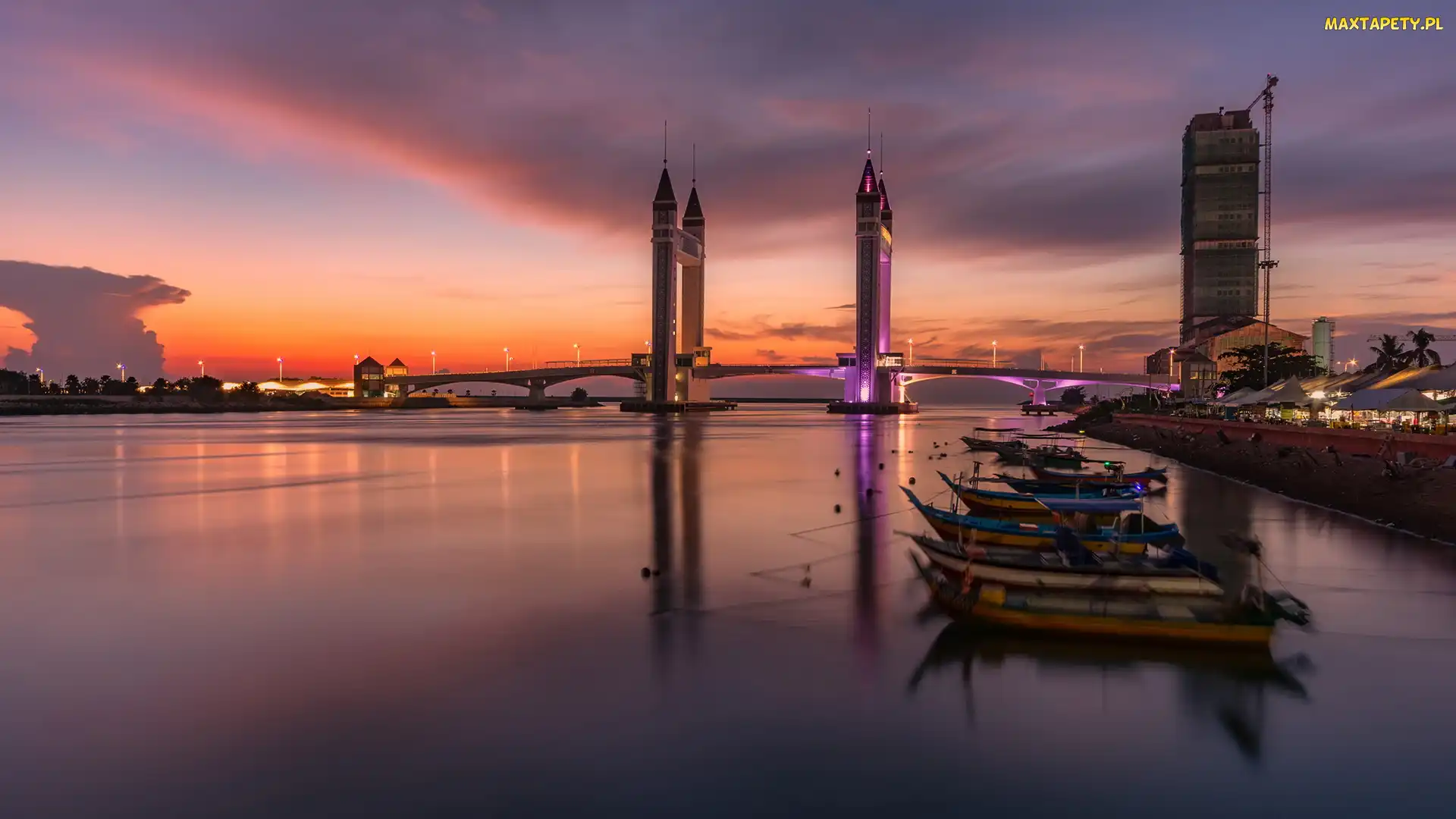 Wschód słońca, Rzeka Terengganu, Malezja, Terengganu Drawbridge, Łódki, Kuala Terengganu, Most zwodzony
