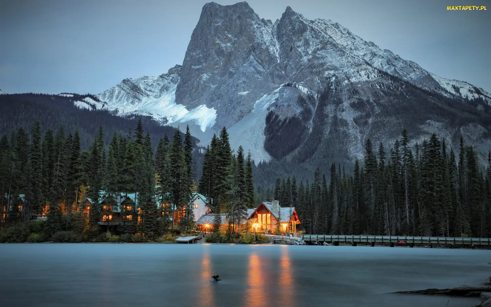 Dom, Most, Park Narodowy Yoho, Emerald Lake, Chmury, Kanada, Góry, Prowincja Kolumbia Brytyjska, Oświetlony, Drzewa, Jezioro