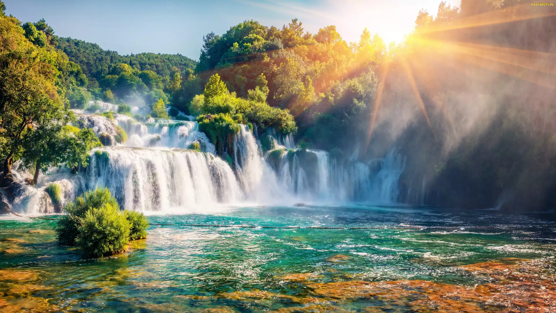 Wodospad, Drzewa, Park Narodowy Krka, Lasy, Lozovac, Skradinski Buk waterfall, Chorwacja, Promienie słońca