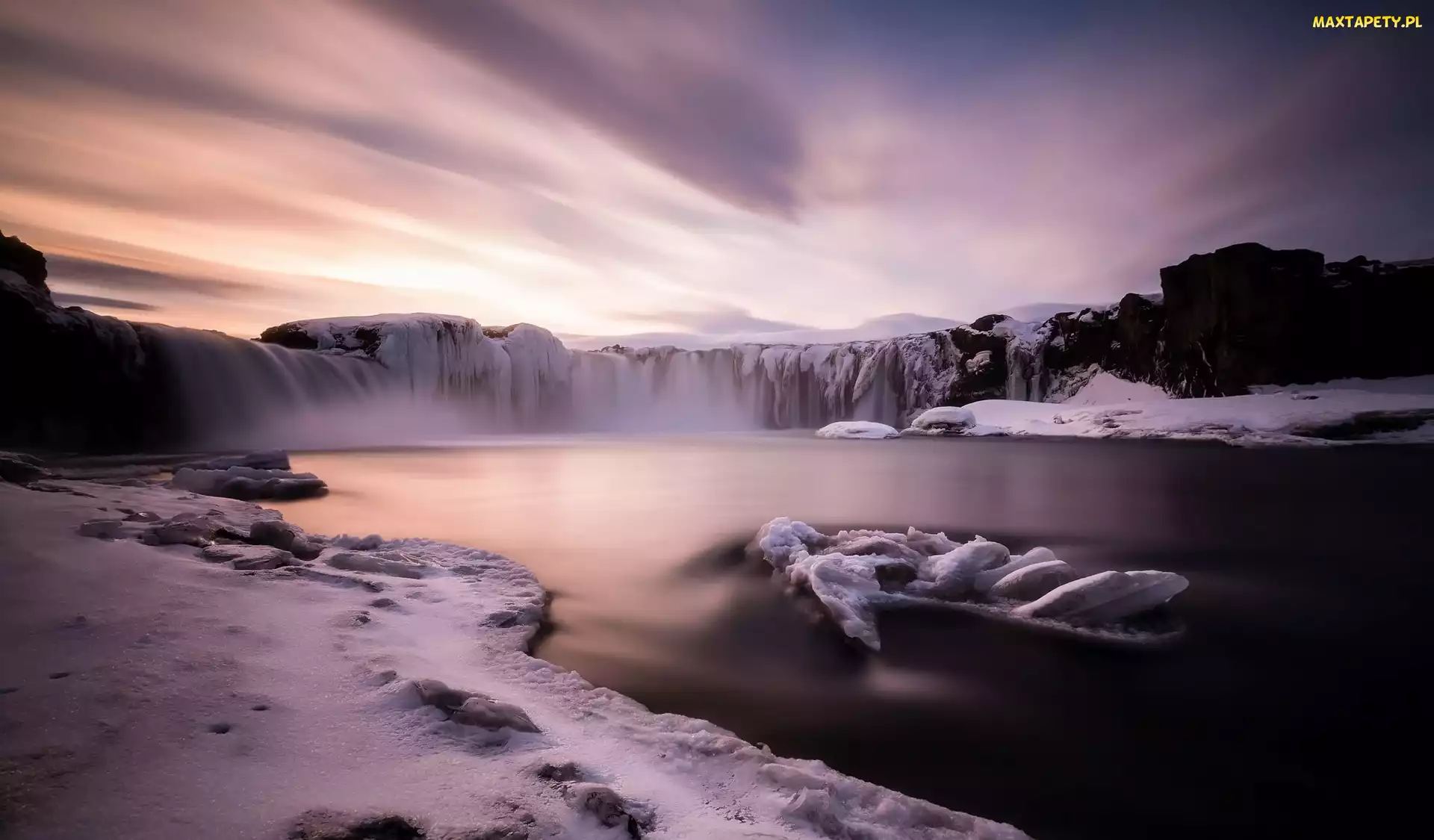 Zima, Islandia, Wodospad Godafoss