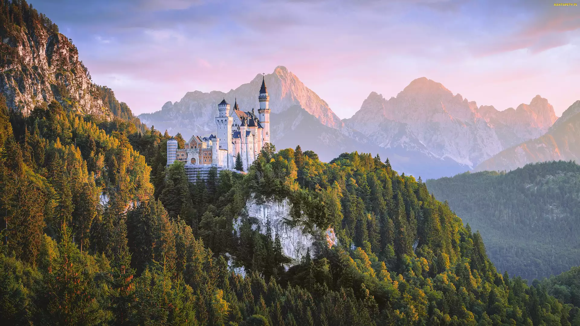 Zamek Neuschwanstein, Bawaria, Gmina Schwangau, Niemcy, Region Allgau, Jesień, Góry Alpy, Drzewa, Mgła