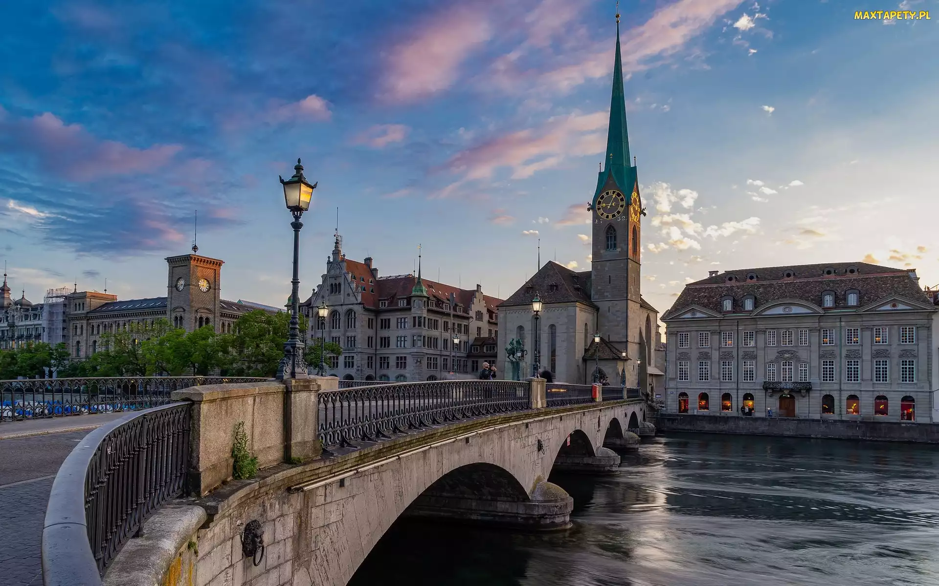 Szwajcaria, Zurych, Most Munsterbrucke, Rzeka Limmat, Latarnia, Kościół Fraumunster