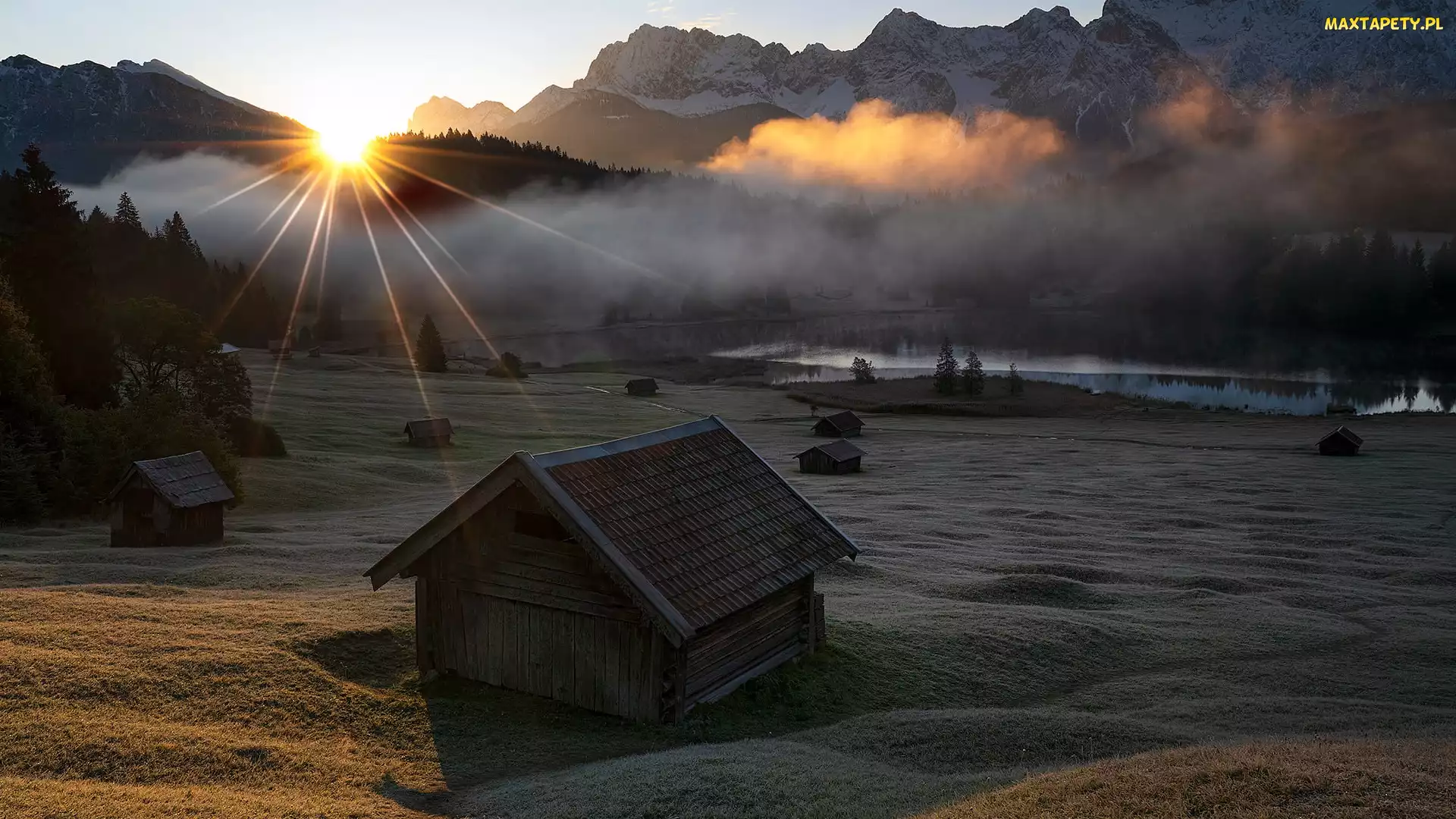 Promienie słońca, Domki, Jezioro Geroldsee, Mgła, Góry Karwendel, Bawaria, Wzgórza, Las, Niemcy, Drzewa