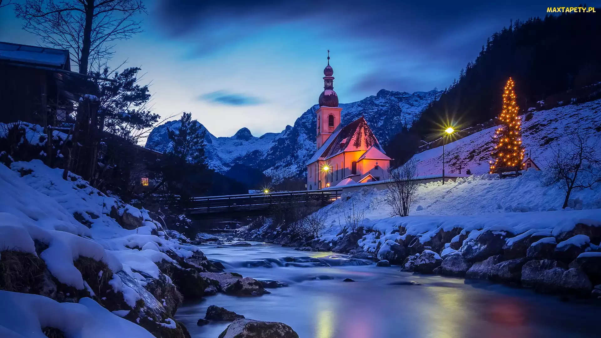Zima, Bawaria, Rzeka, Most, Choinka, Ramsau bei Berchtesgaden, Alpy, Drzewa, Góry, Park Narodowy Berchtesgaden, Ramsauer Ache, Niemcy, Kościół św Sebastiana