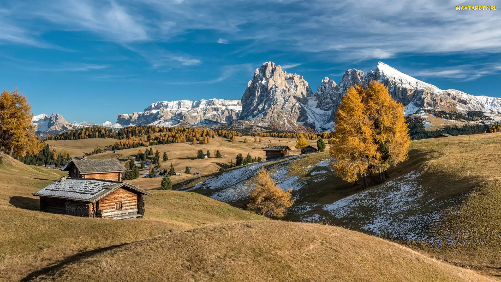 Płaskowyż Seiser Alm, Chmury, Domy, Włochy, Drzewa, Dolomity, Dolina Val Gardena, Ośnieżone, Góry Sassolungo