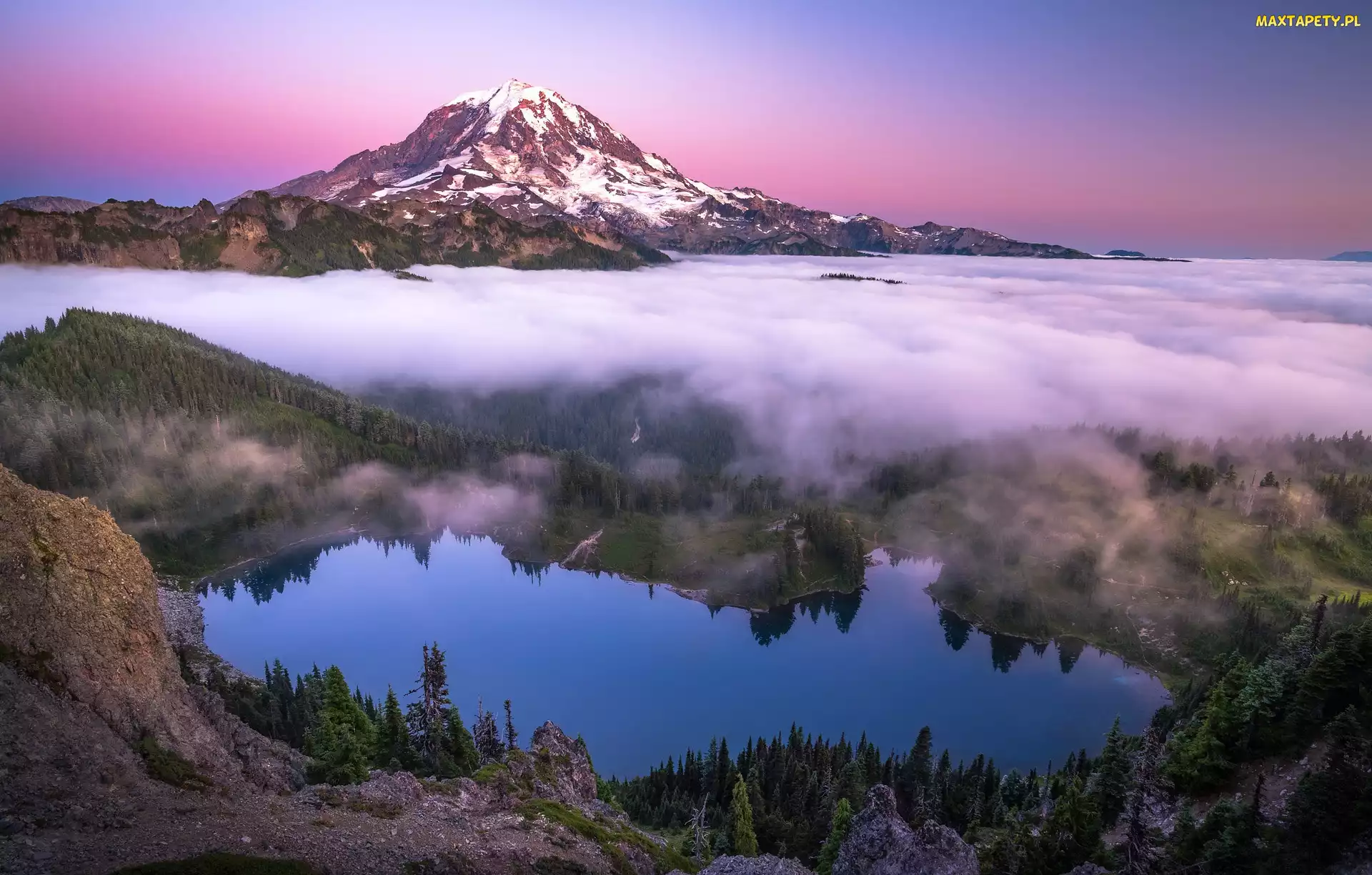 Park Narodowy Mount Rainier, Jezioro, Mgła, Góra, Eunice Lake, Stany Zjednoczone, Lasy, Stan Waszyngton, Mount Rainier, Drzewa, Zachód słońca