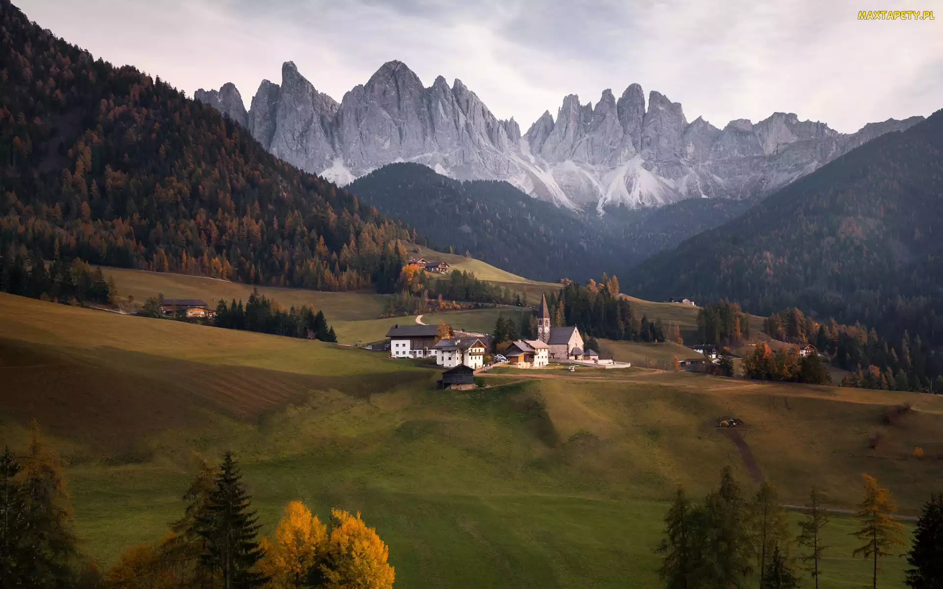 Włochy, Mgła, Domy, Dolina Val di Funes, Jesień, Dolomity, Wieś, Santa Maddalena, Góry, Kościół