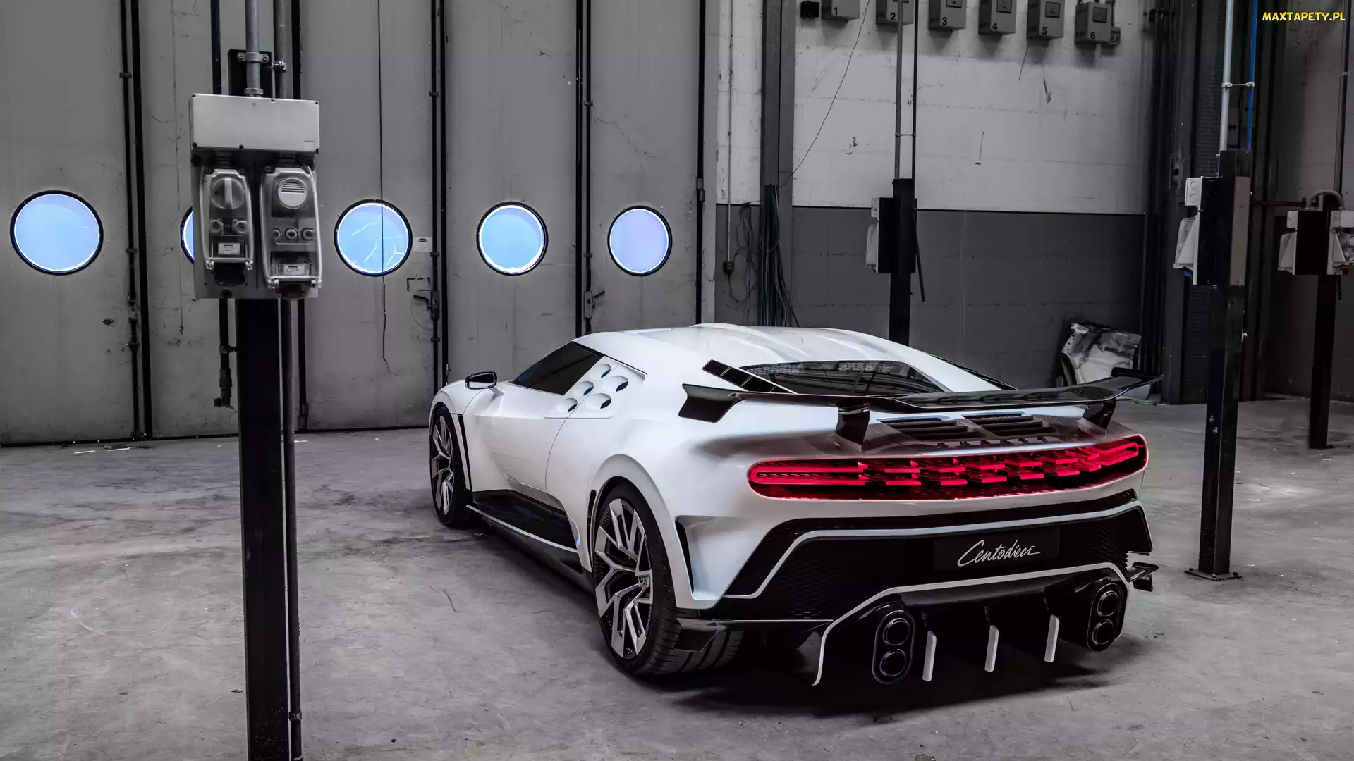 Bugatti Centodieci, Tył