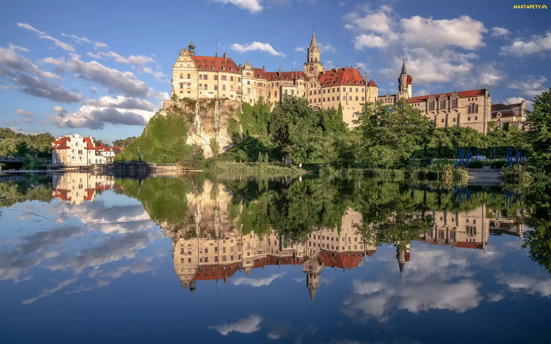 Drzewa, Obicie, Zamek Sigmaringen, Niemcy, Niebo, Rzeka Dunaj