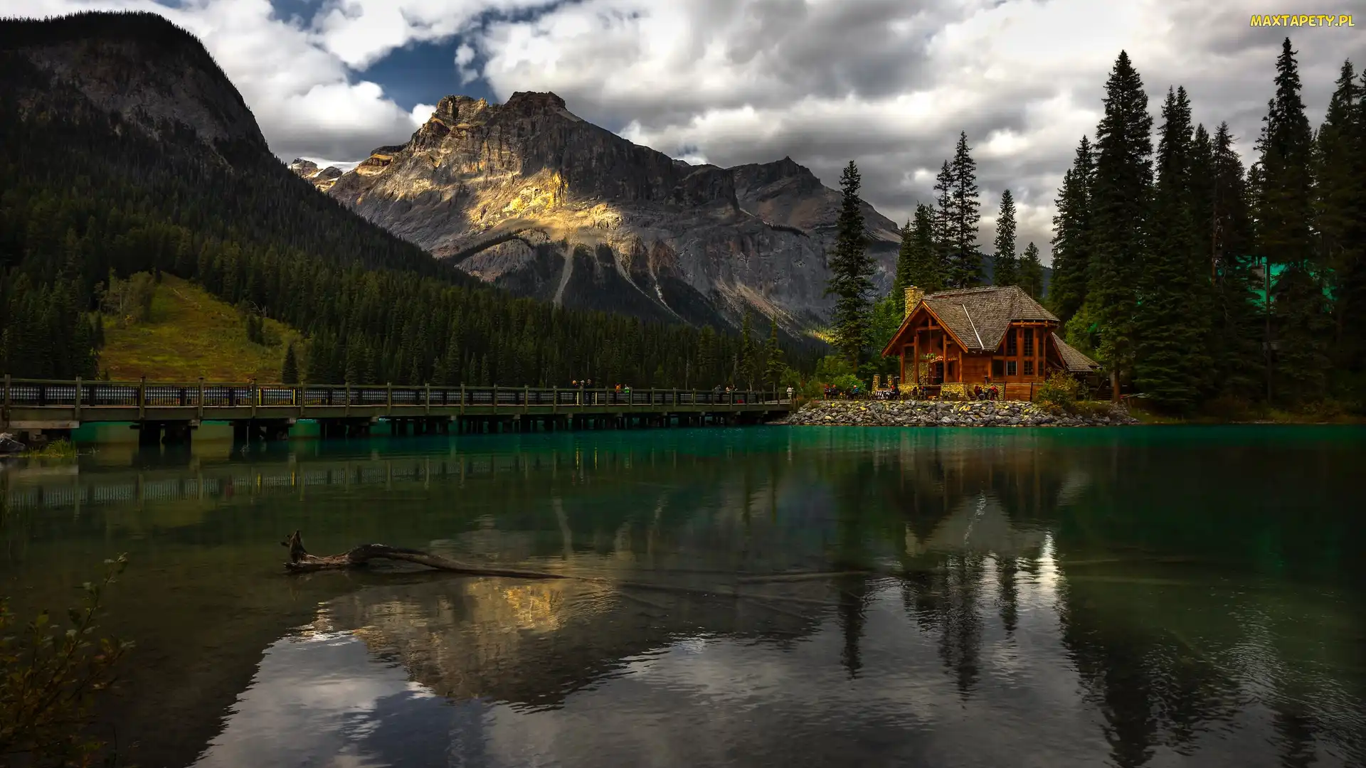 Góry, Drzewa, Park Narodowy Yoho, Jezioro, Chmury, Kanada, Restauracja, Prowincja Kolumbia Brytyjska, Emerald Lake, Cilantro on the Lake, Most